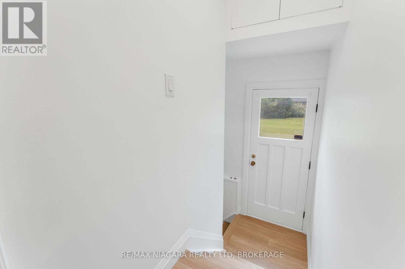 10 WEST HAMPTON ROAD Image 23