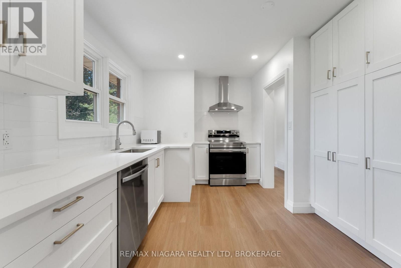 10 WEST HAMPTON ROAD Image 9