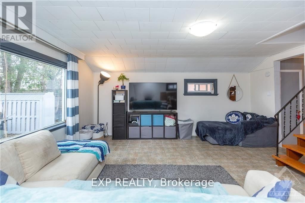 B - 211 HARRIET STREET Image 6