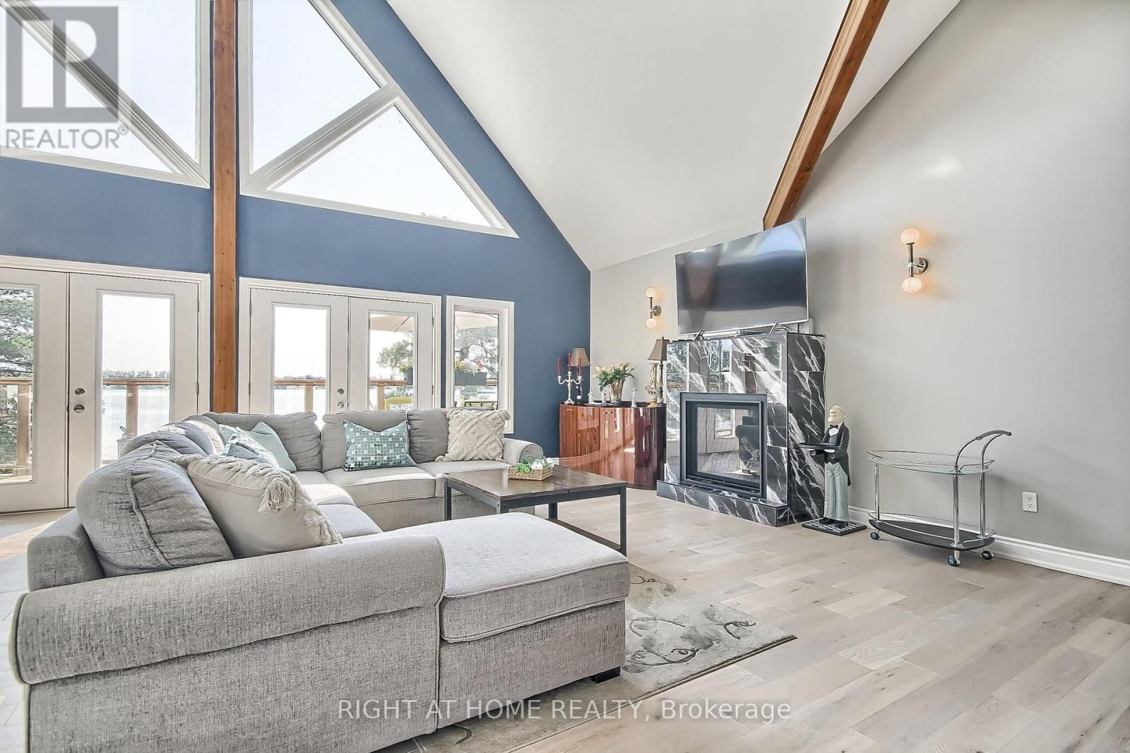 26 BEACH ROAD Image 18