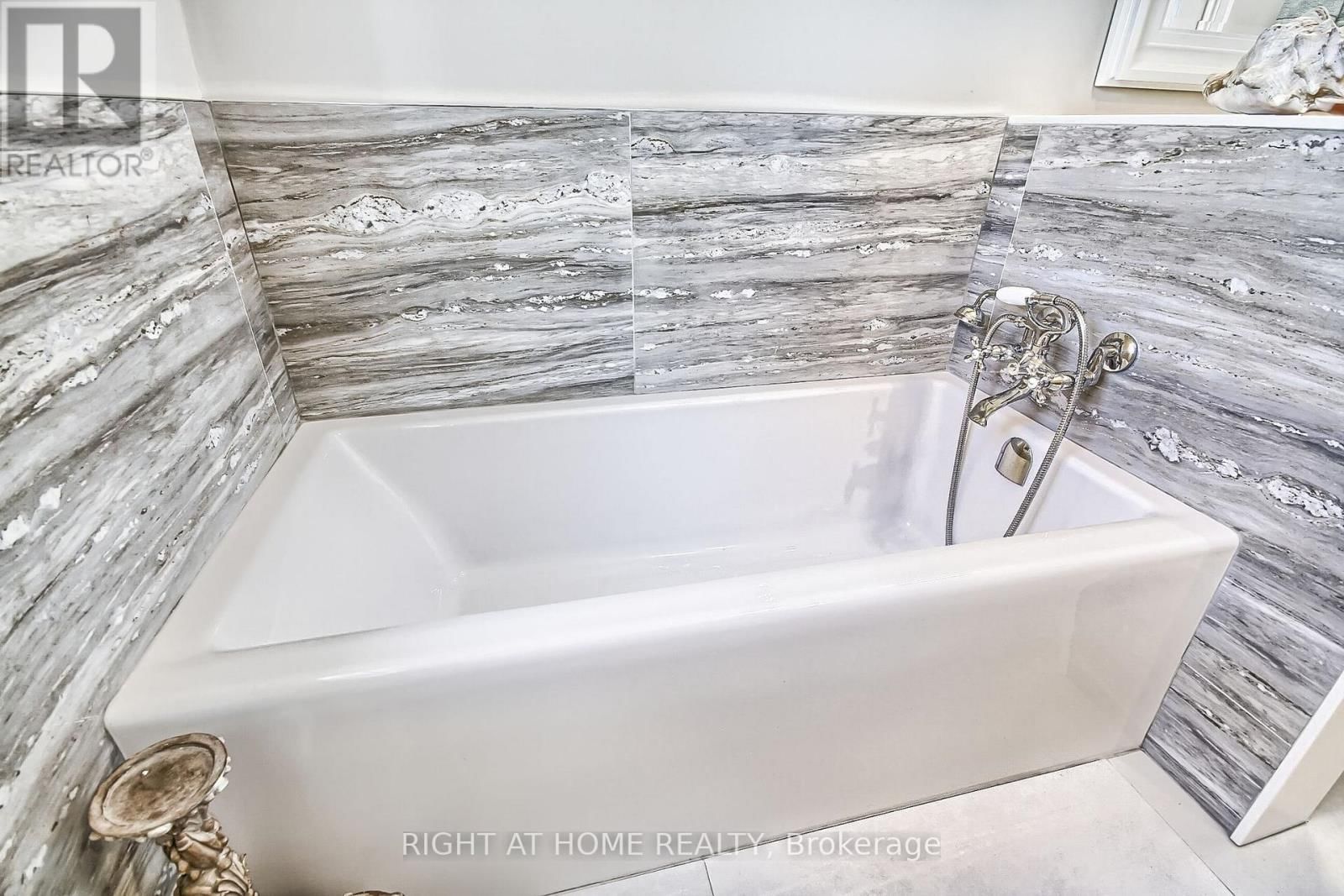 26 BEACH ROAD Image 44