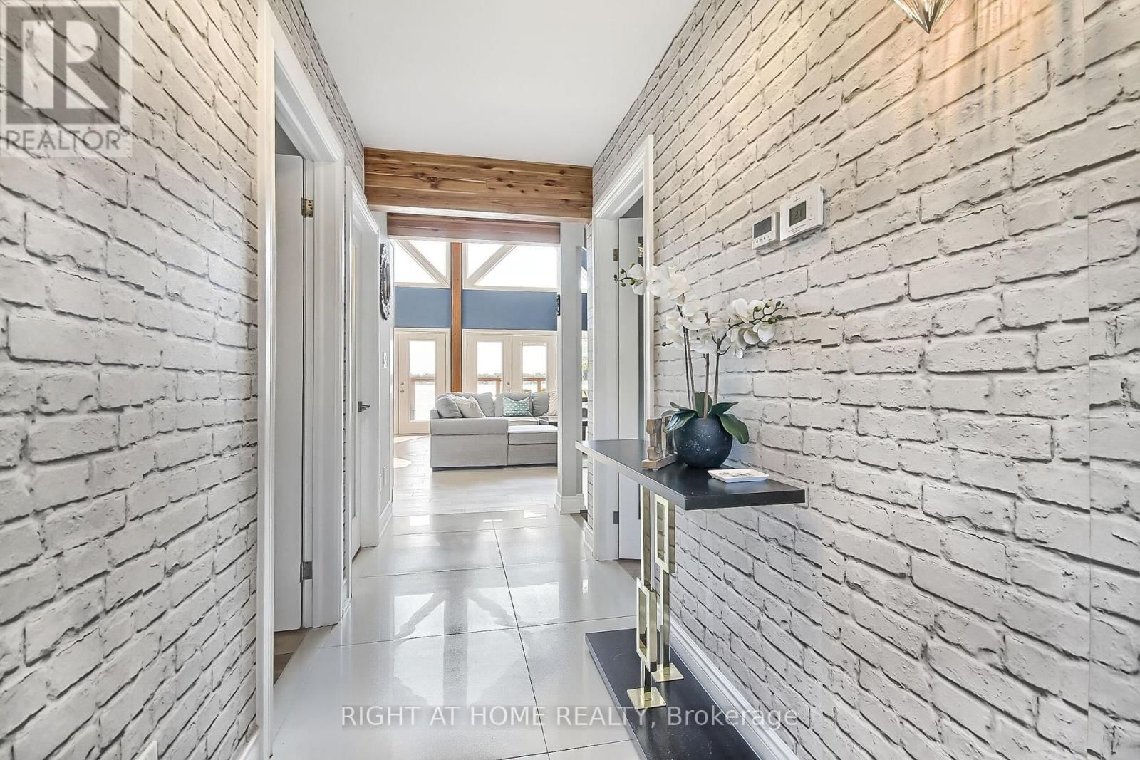 26 BEACH ROAD Image 45