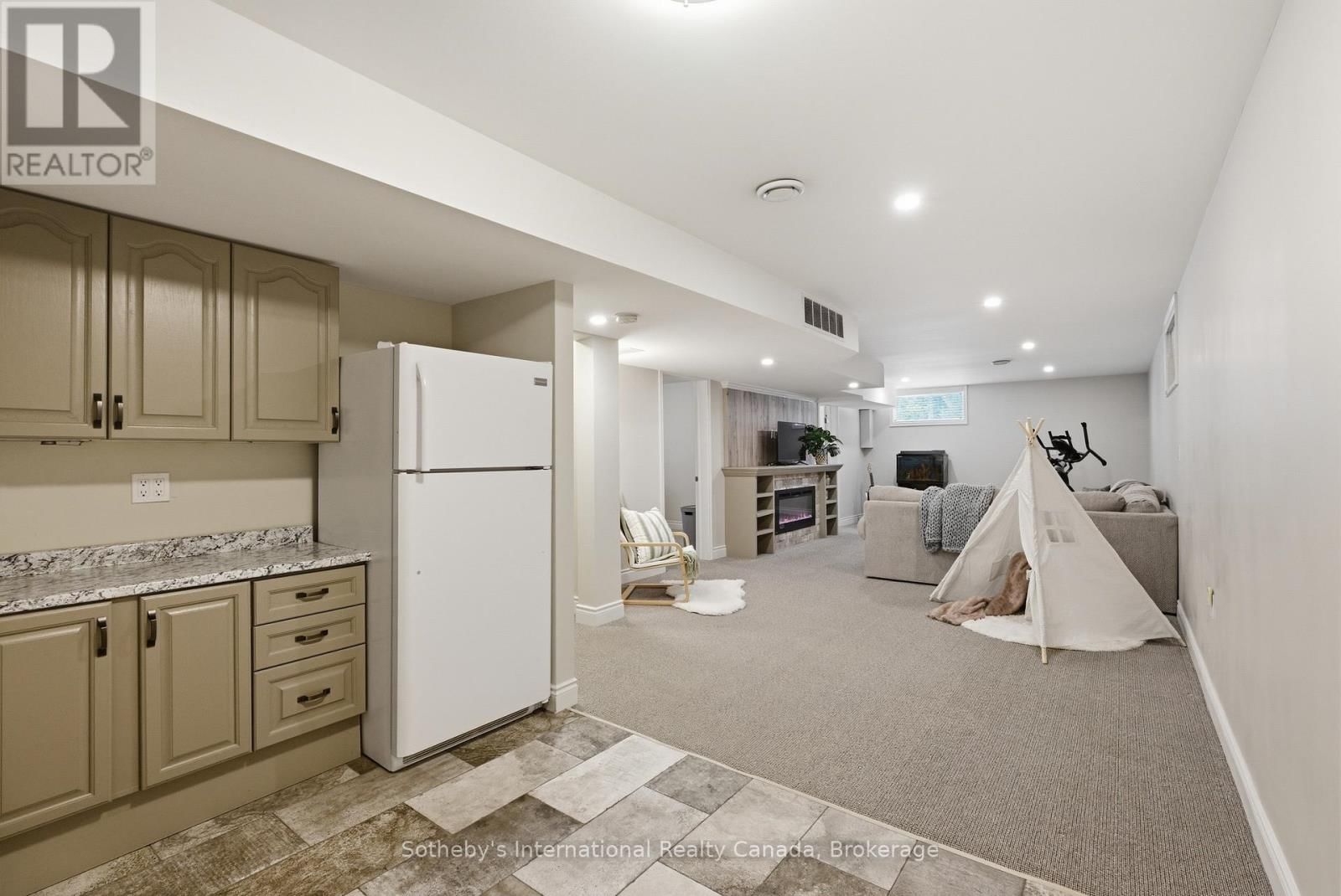 1099 DAVIS DRIVE Image 33