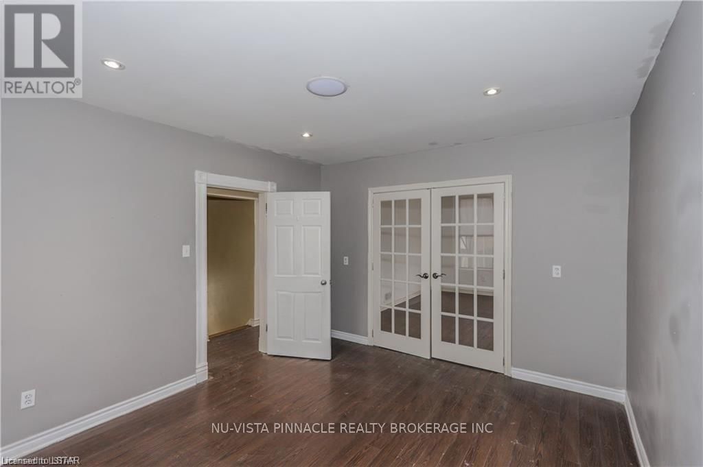 Upper Unit - 11 OXFORD STREET Image 11