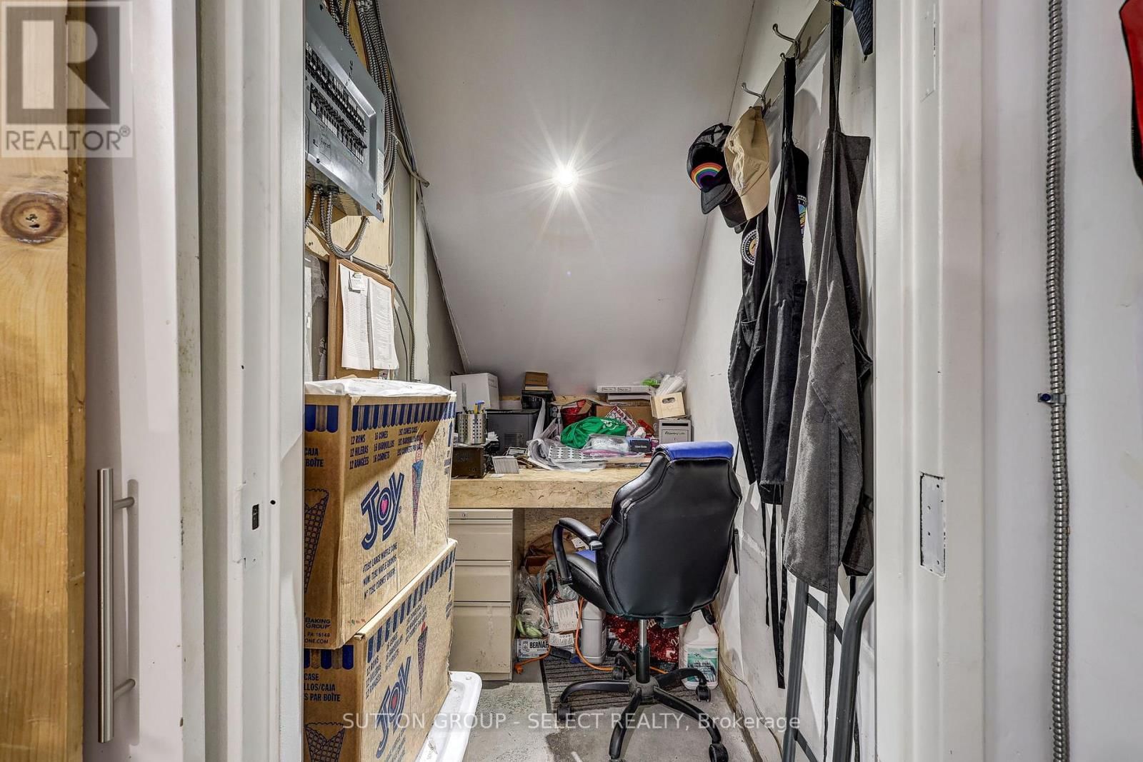 484 RICHMOND STREET Image 34