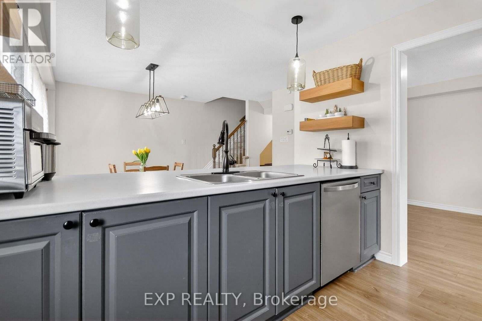 549 ENSATINA CRESCENT Image 12