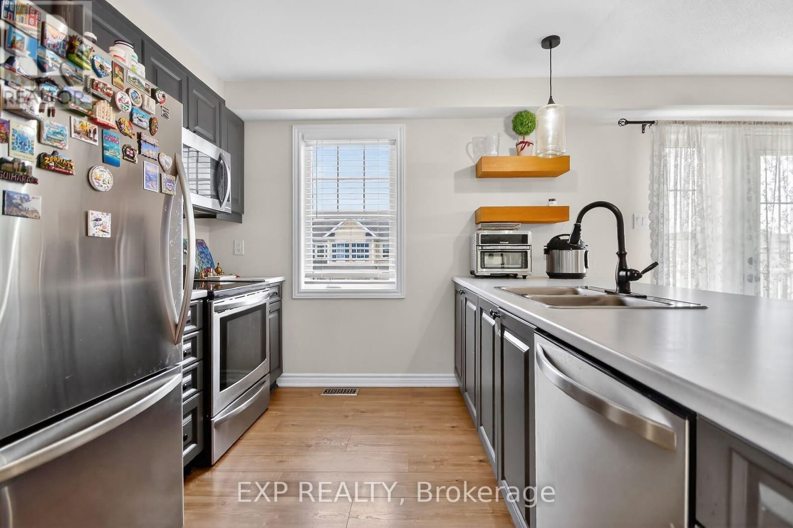 549 ENSATINA CRESCENT Image 13