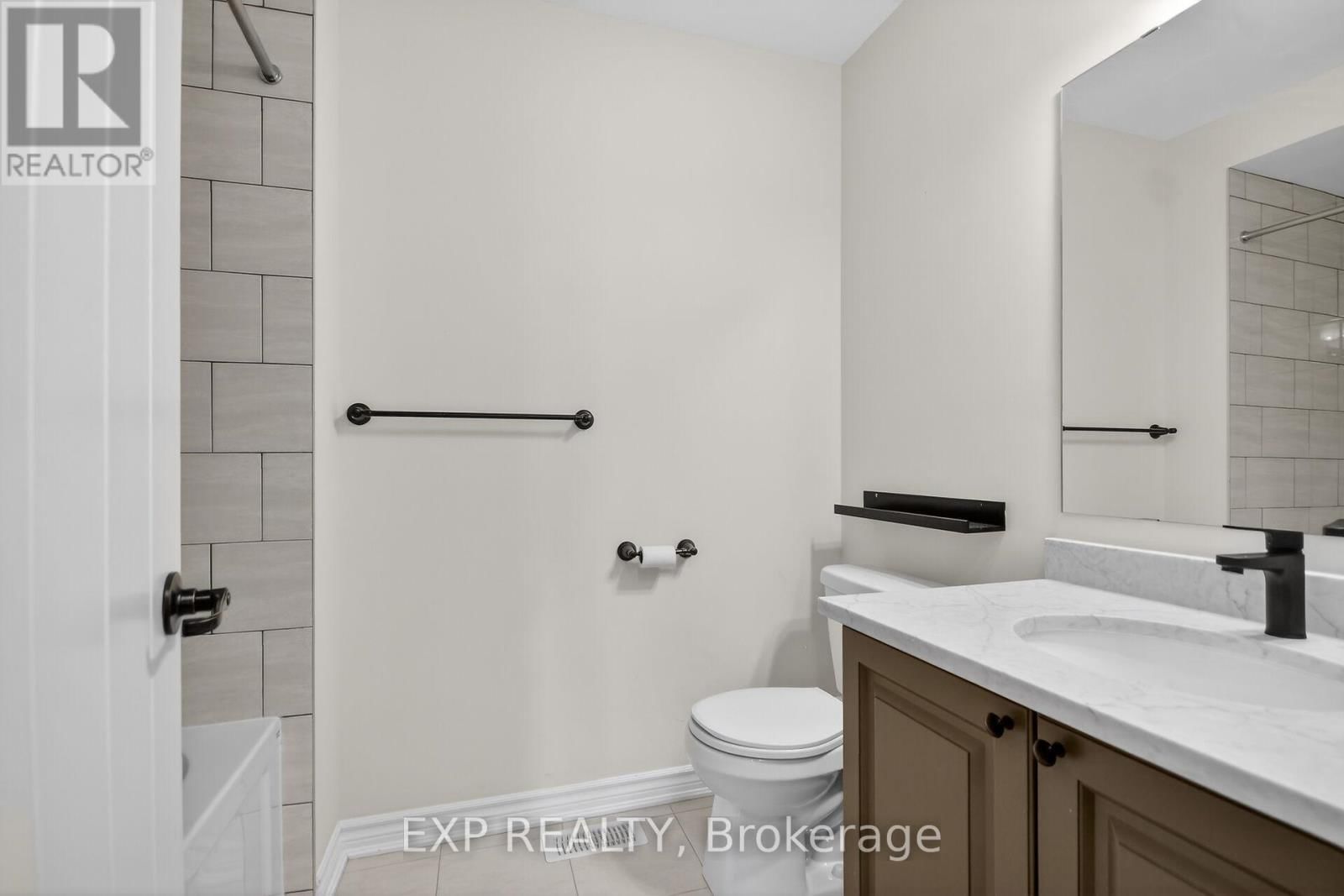 549 ENSATINA CRESCENT Image 32