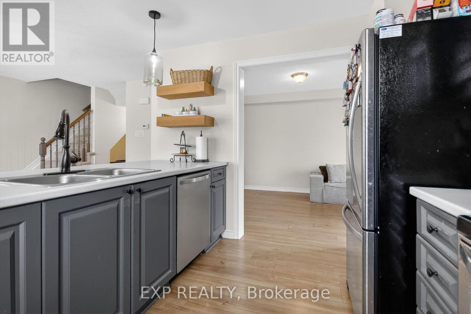 549 ENSATINA CRESCENT Image 9