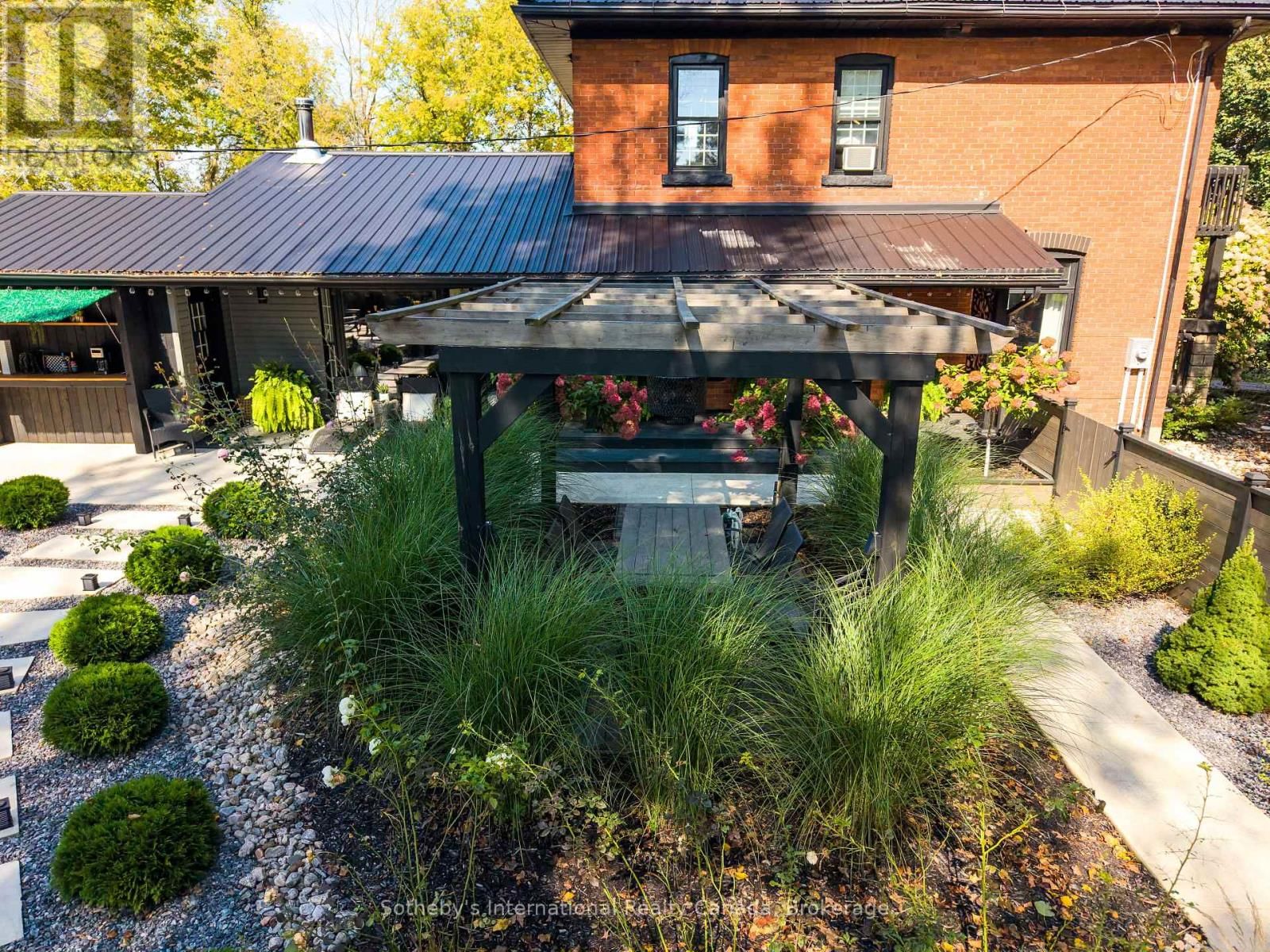 137840 GREY 12 ROAD Image 34