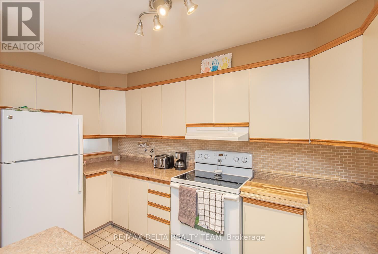 207 - 475 CANTEVAL TERRACE Image 15