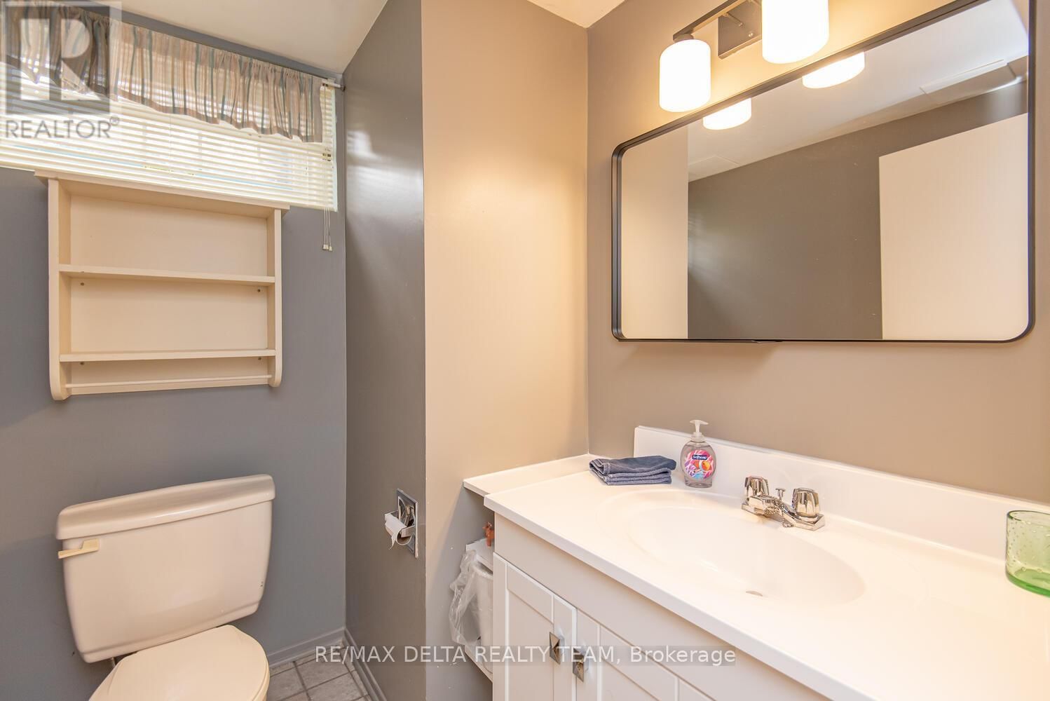 207 - 475 CANTEVAL TERRACE Image 28