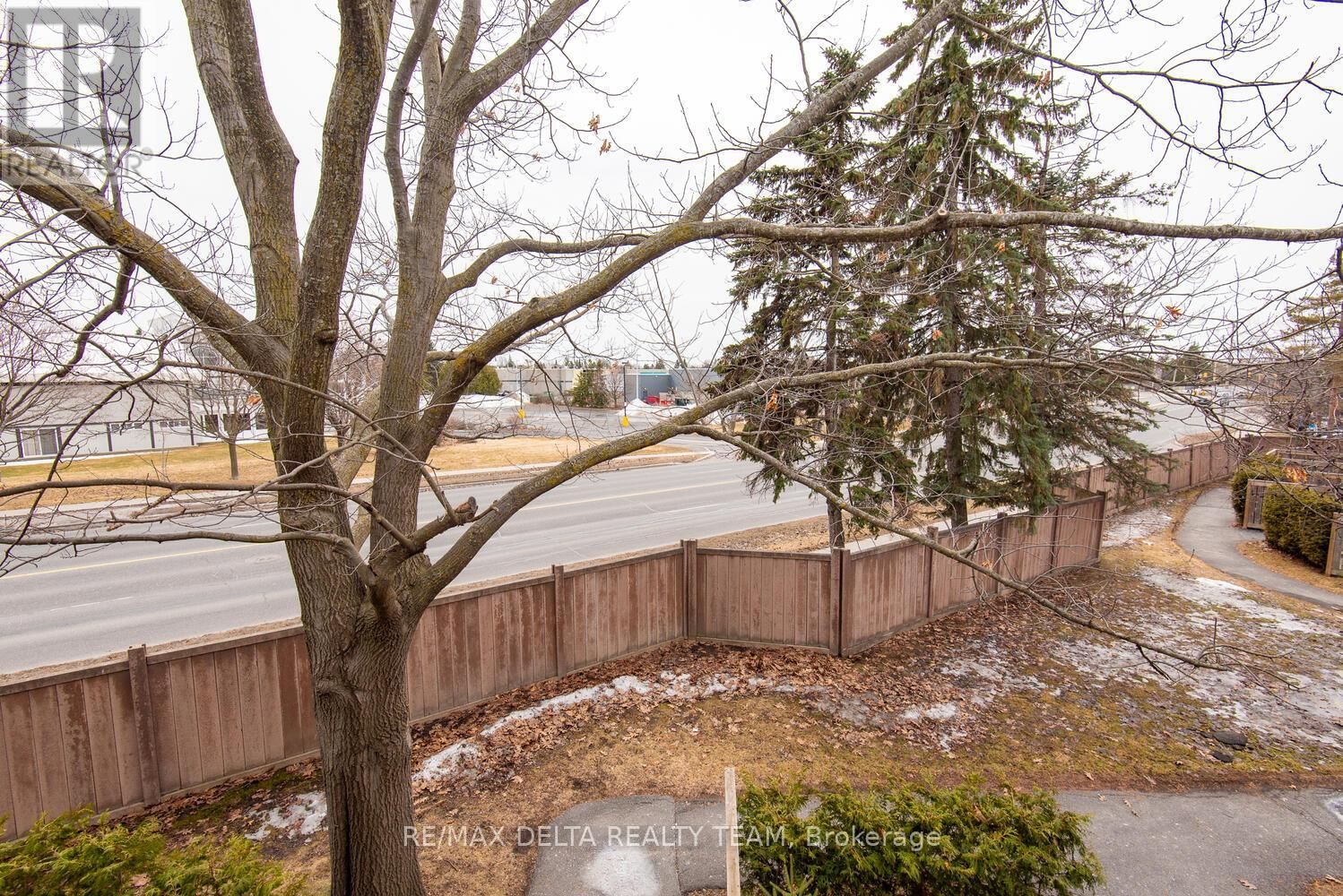 207 - 475 CANTEVAL TERRACE Image 32