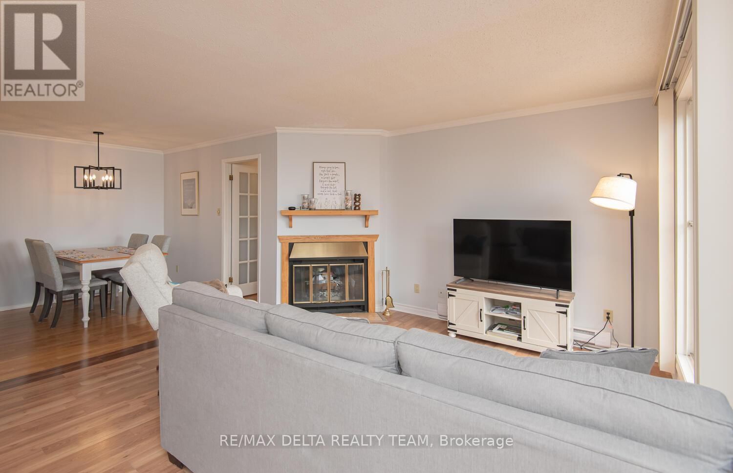 207 - 475 CANTEVAL TERRACE Image 7