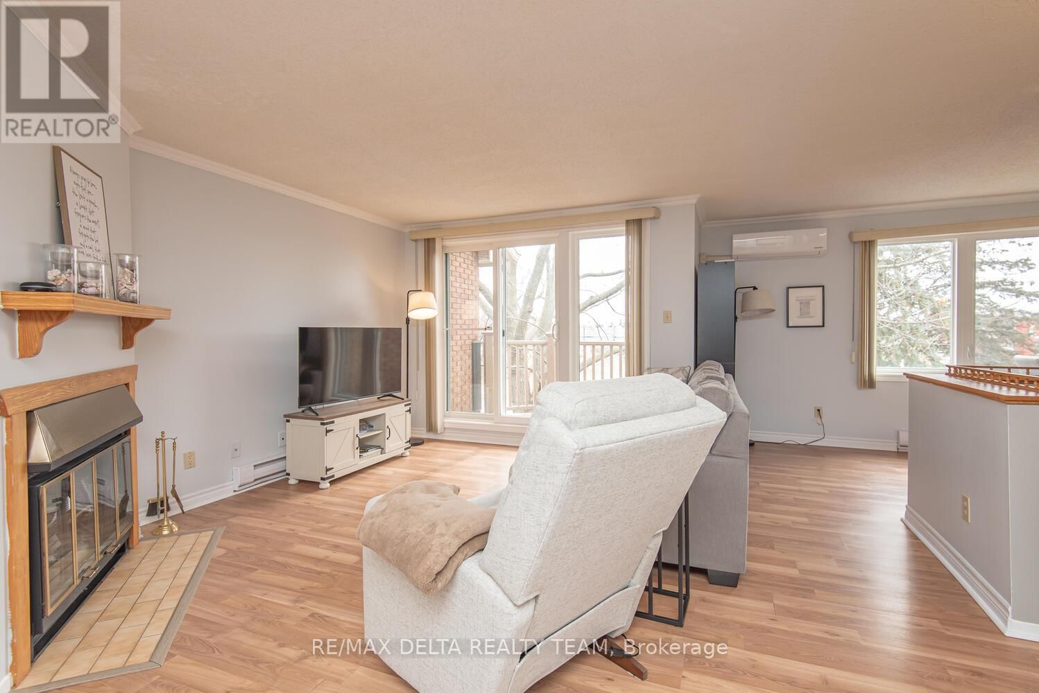 207 - 475 CANTEVAL TERRACE Image 8