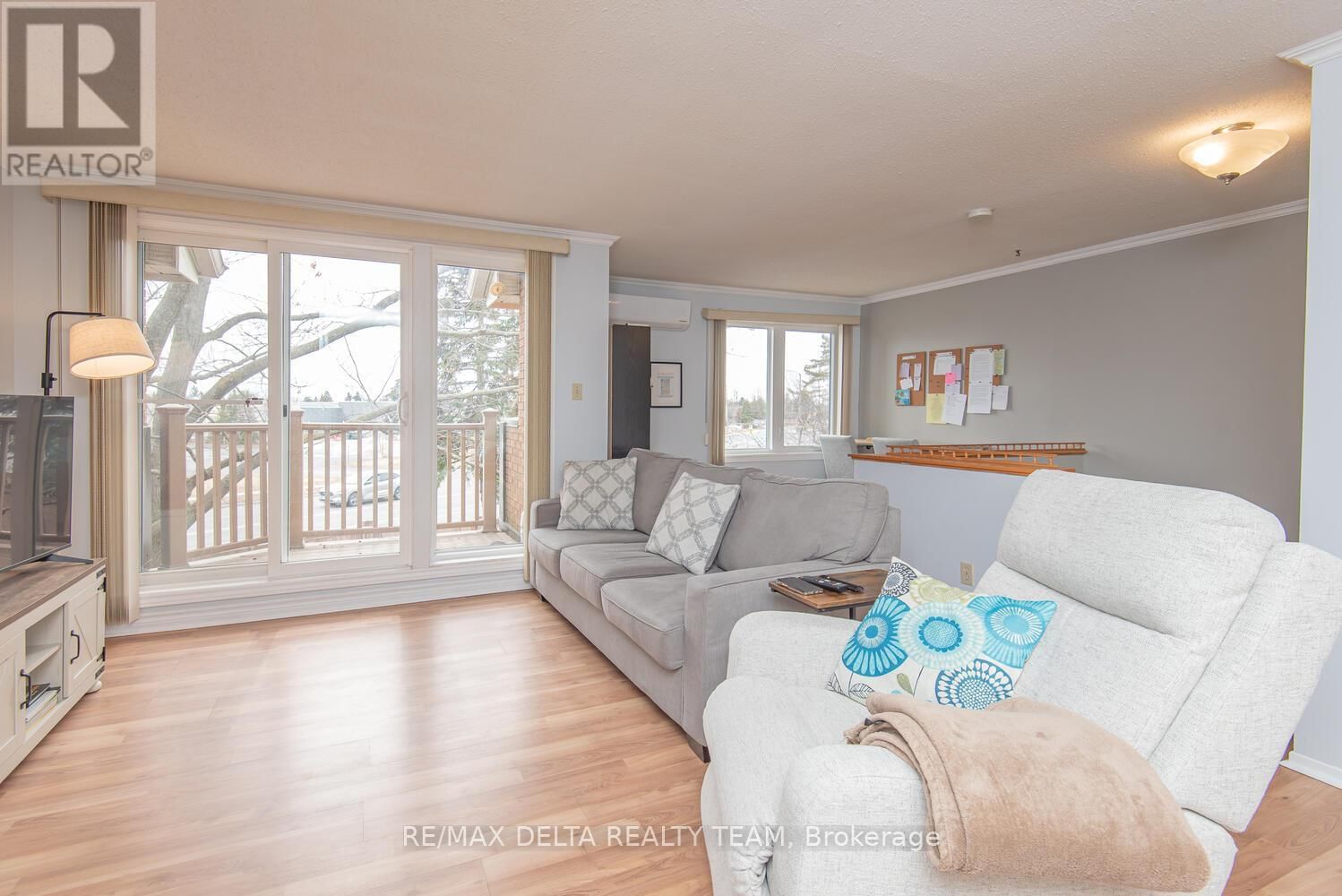 207 - 475 CANTEVAL TERRACE Image 9