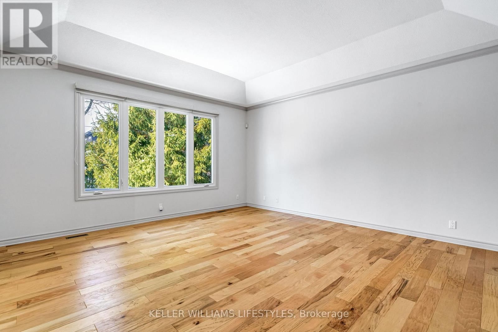 61 - 1040 RIVERSIDE DRIVE Image 13