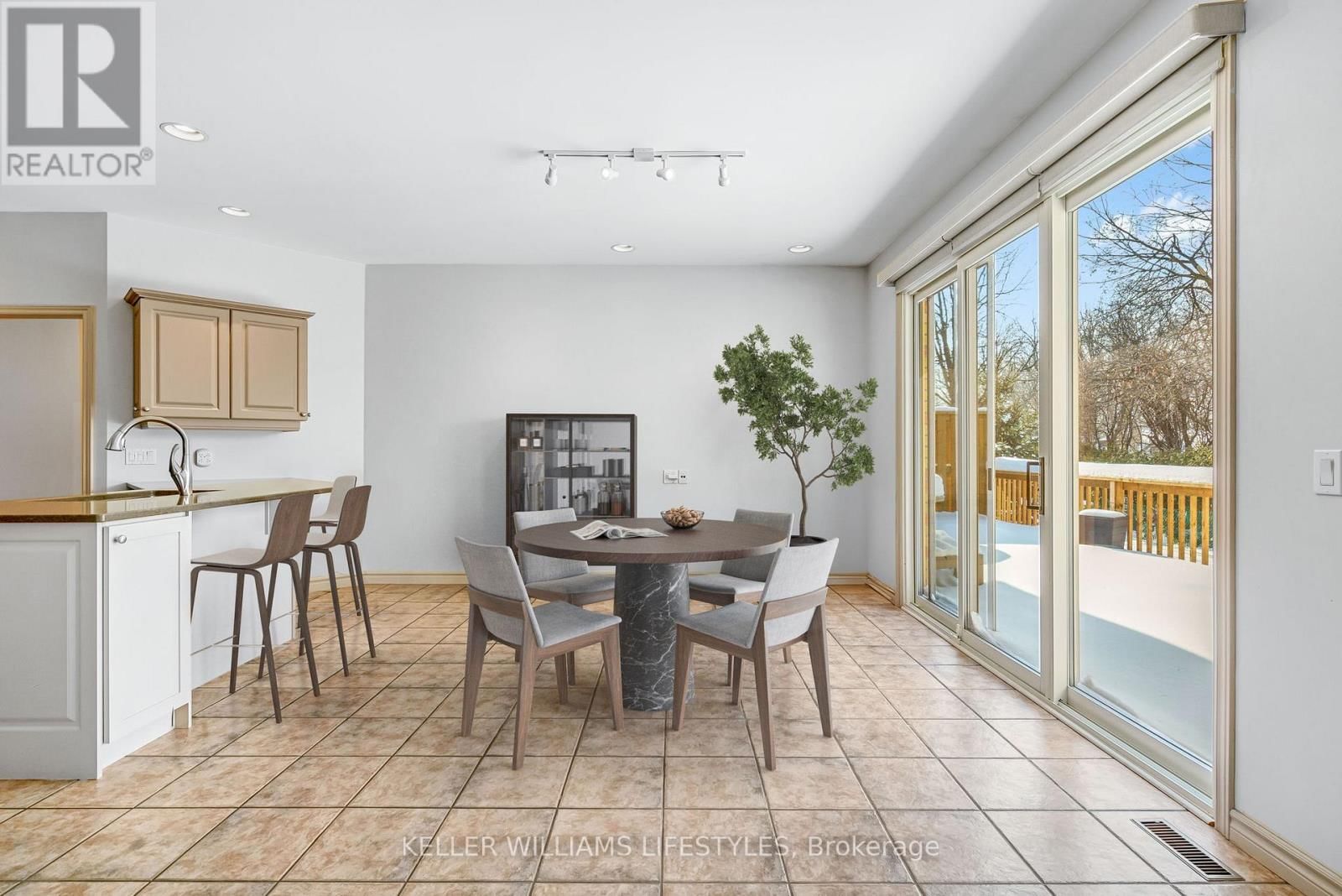 61 - 1040 RIVERSIDE DRIVE Image 14