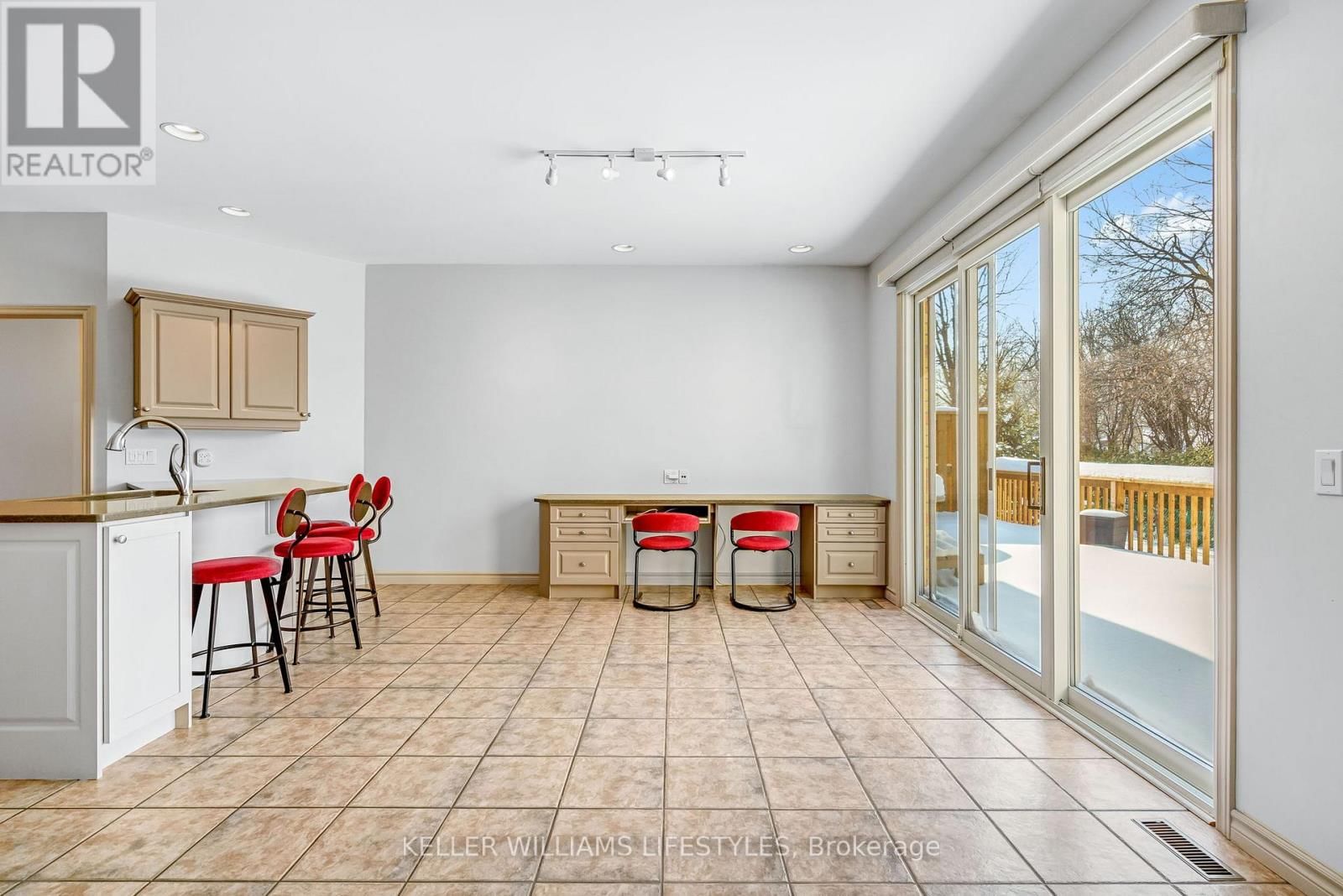 61 - 1040 RIVERSIDE DRIVE Image 15