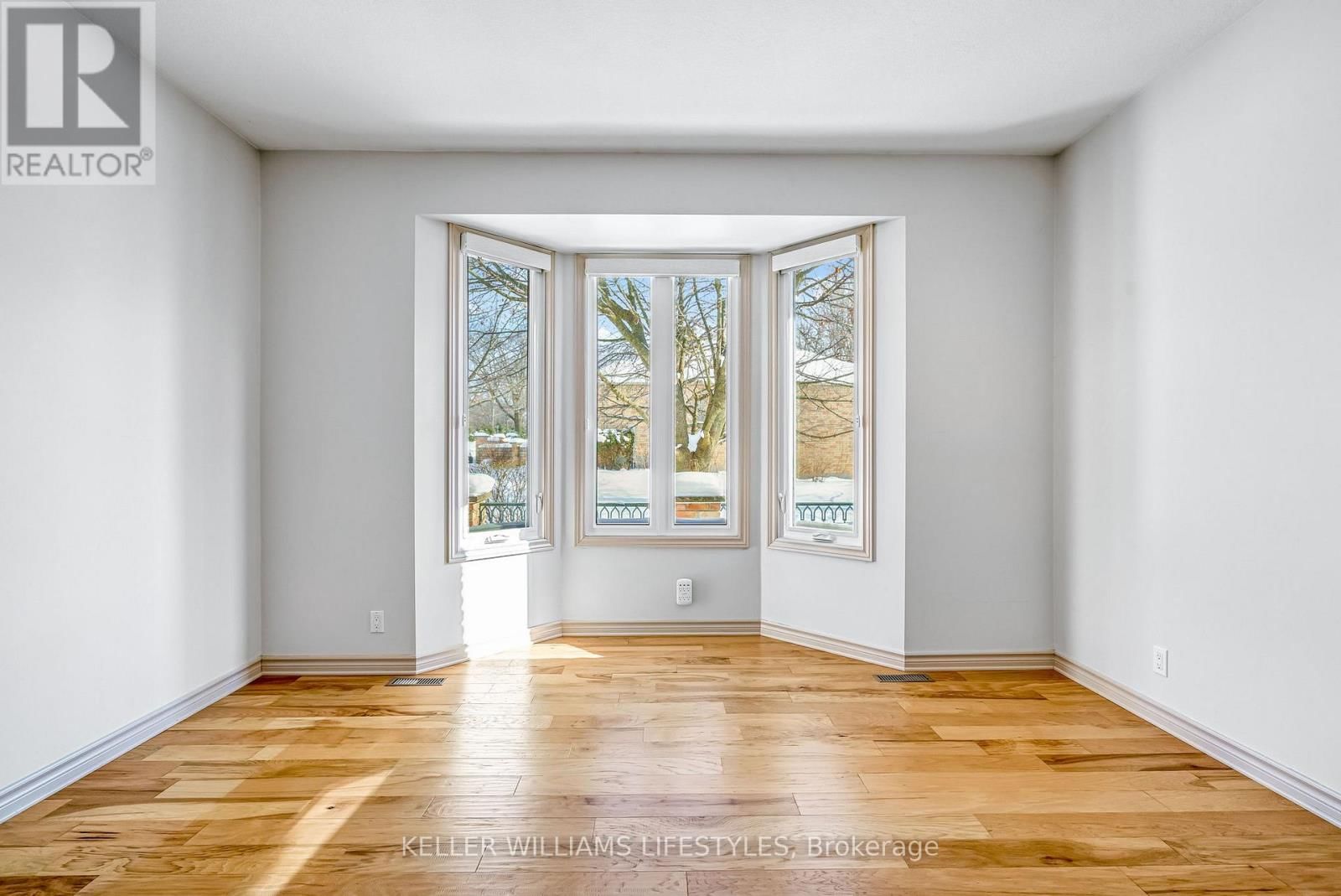 61 - 1040 RIVERSIDE DRIVE Image 32