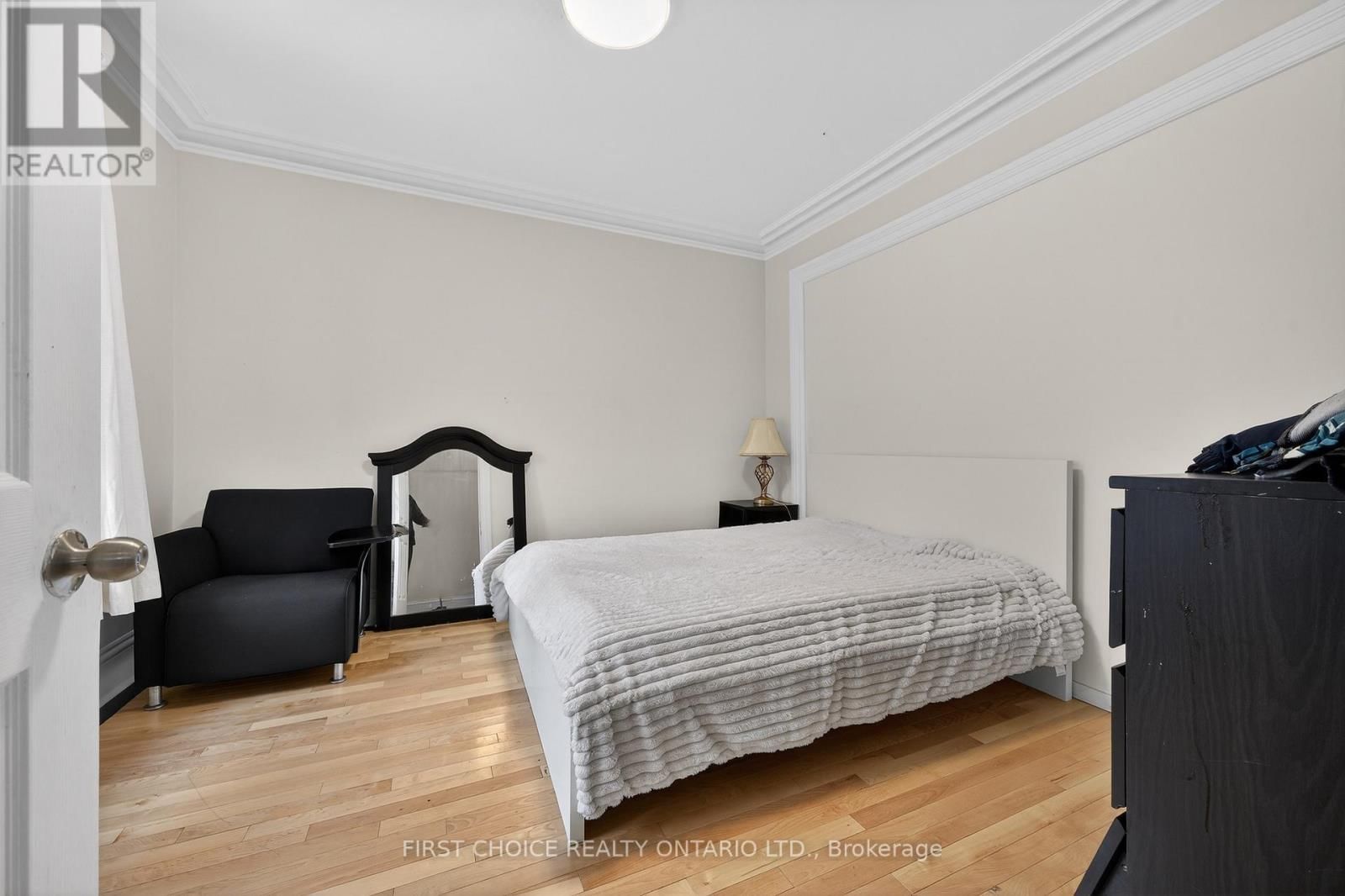 34 GILMOUR STREET Image 12