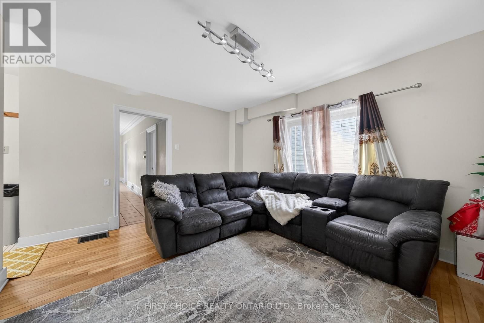 34 GILMOUR STREET Image 31