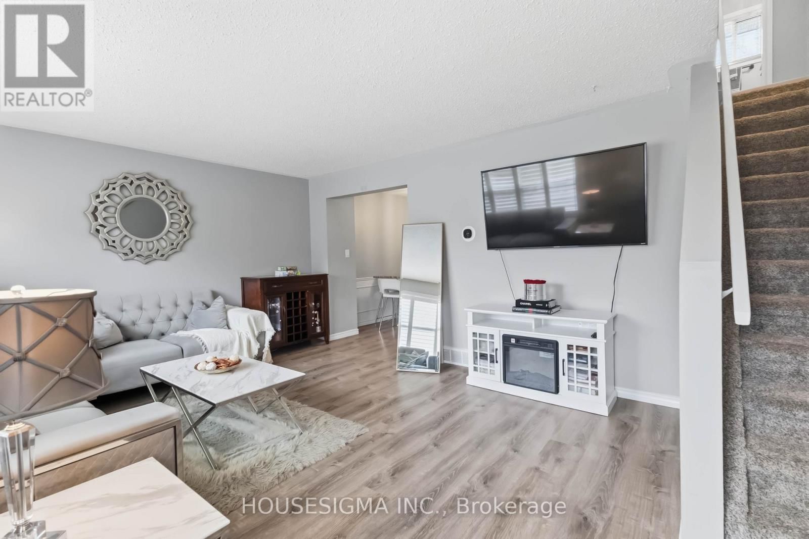 861 DEARNESS DRIVE Image 4