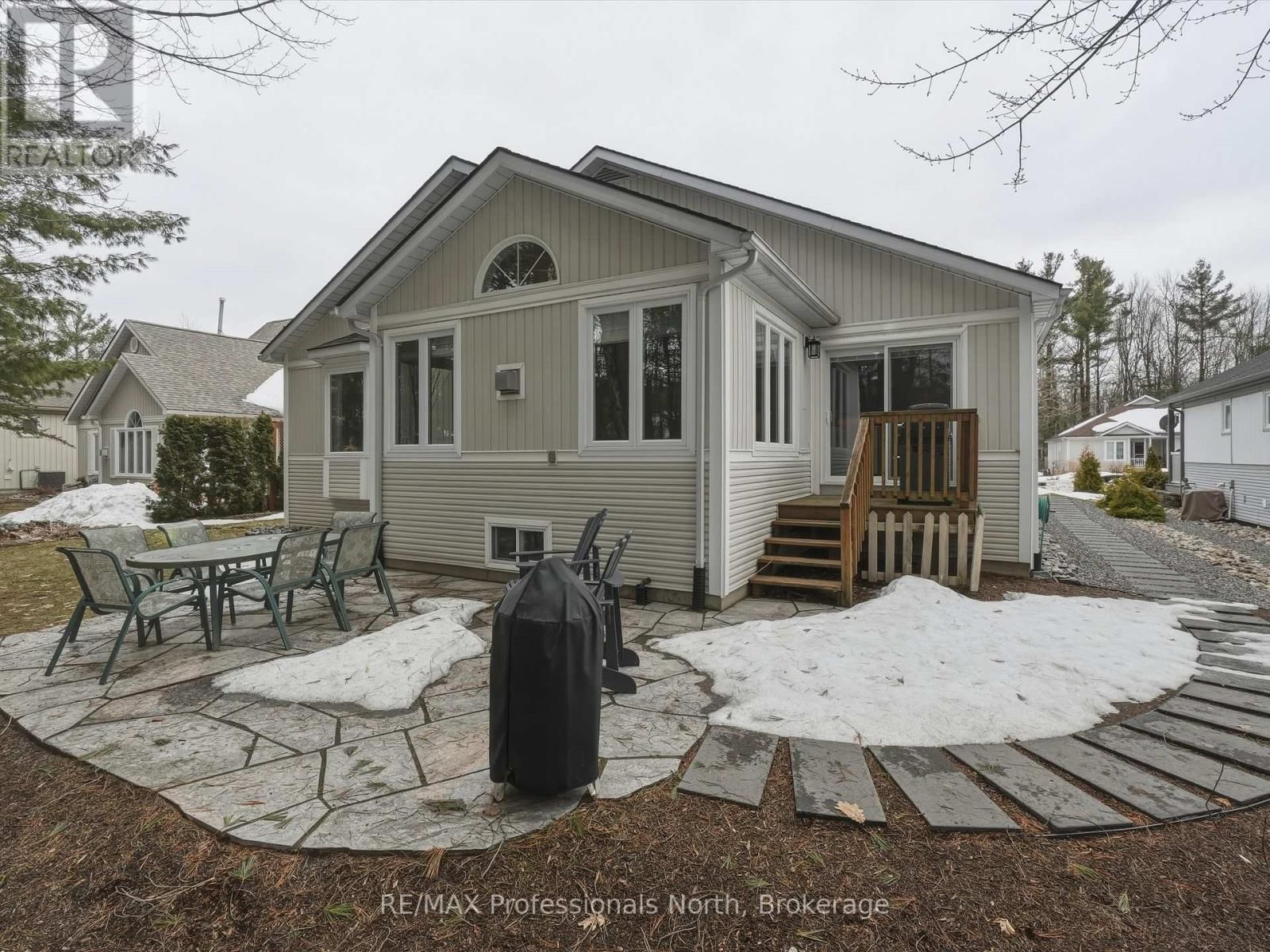 8 WOODS HOLLOW Image 36