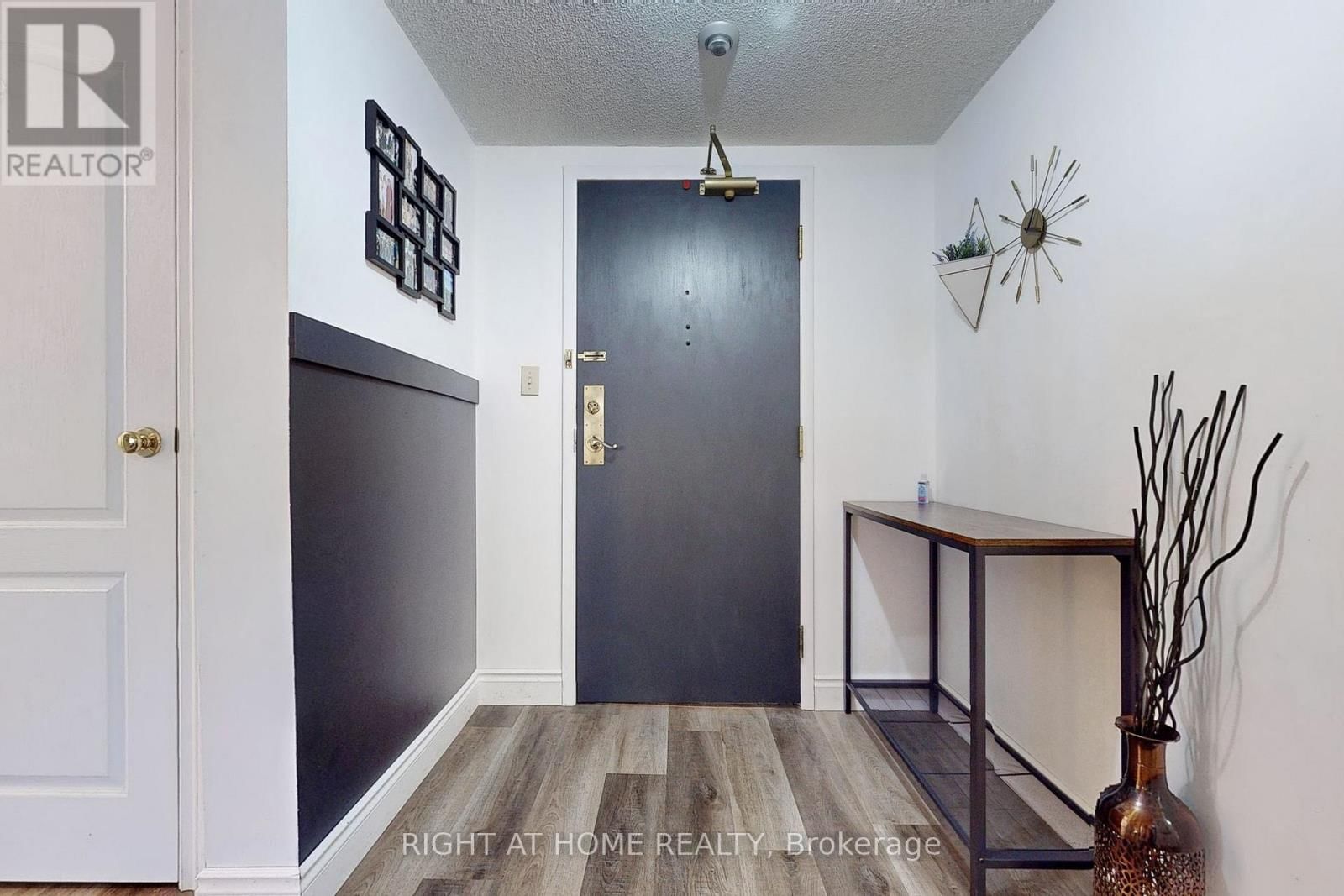 403 - 688 PRESTON PARKWAY Image 24