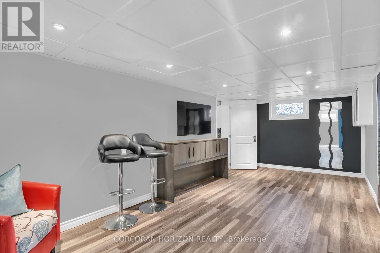 296 WEBER STREET EAST Image 31