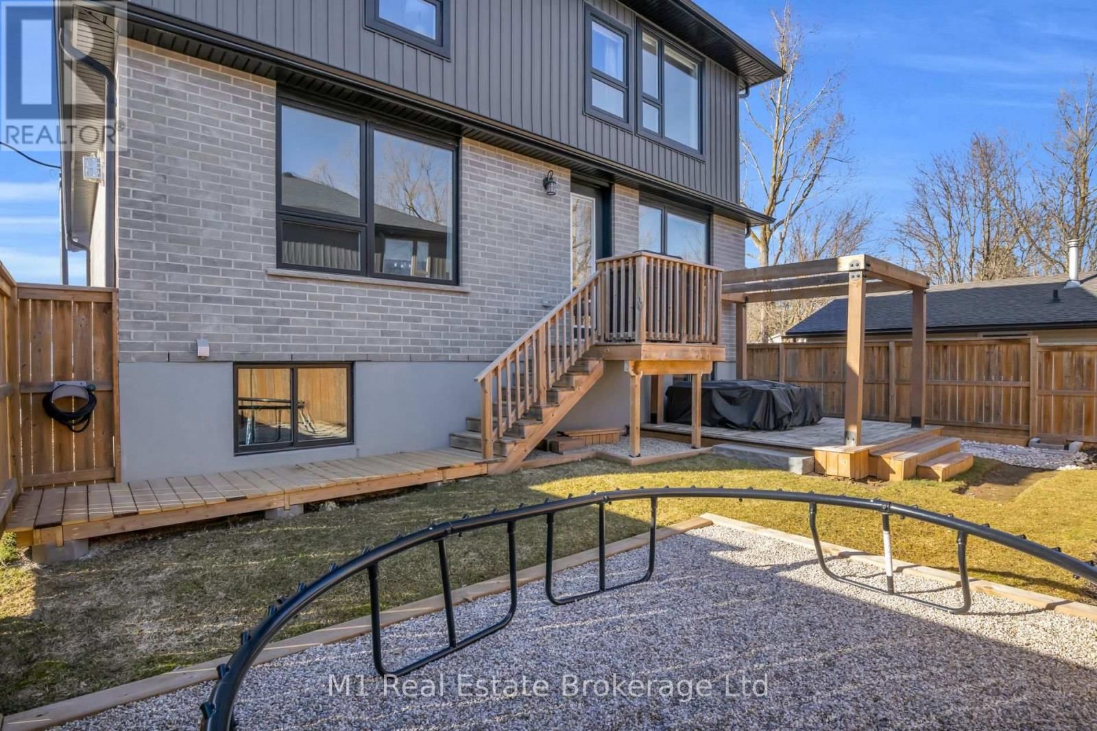 25 CREEKSIDE TERRACE Image 36