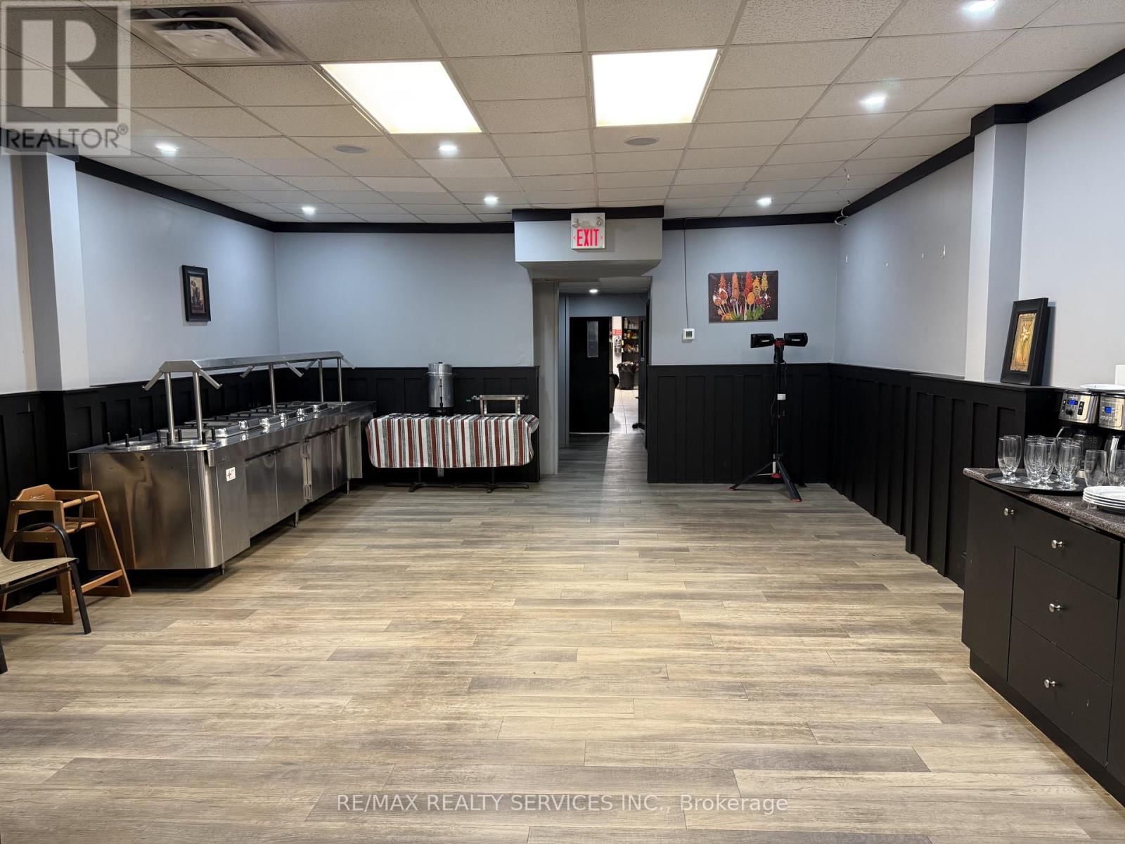 411 DUNDAS STREET Image 8