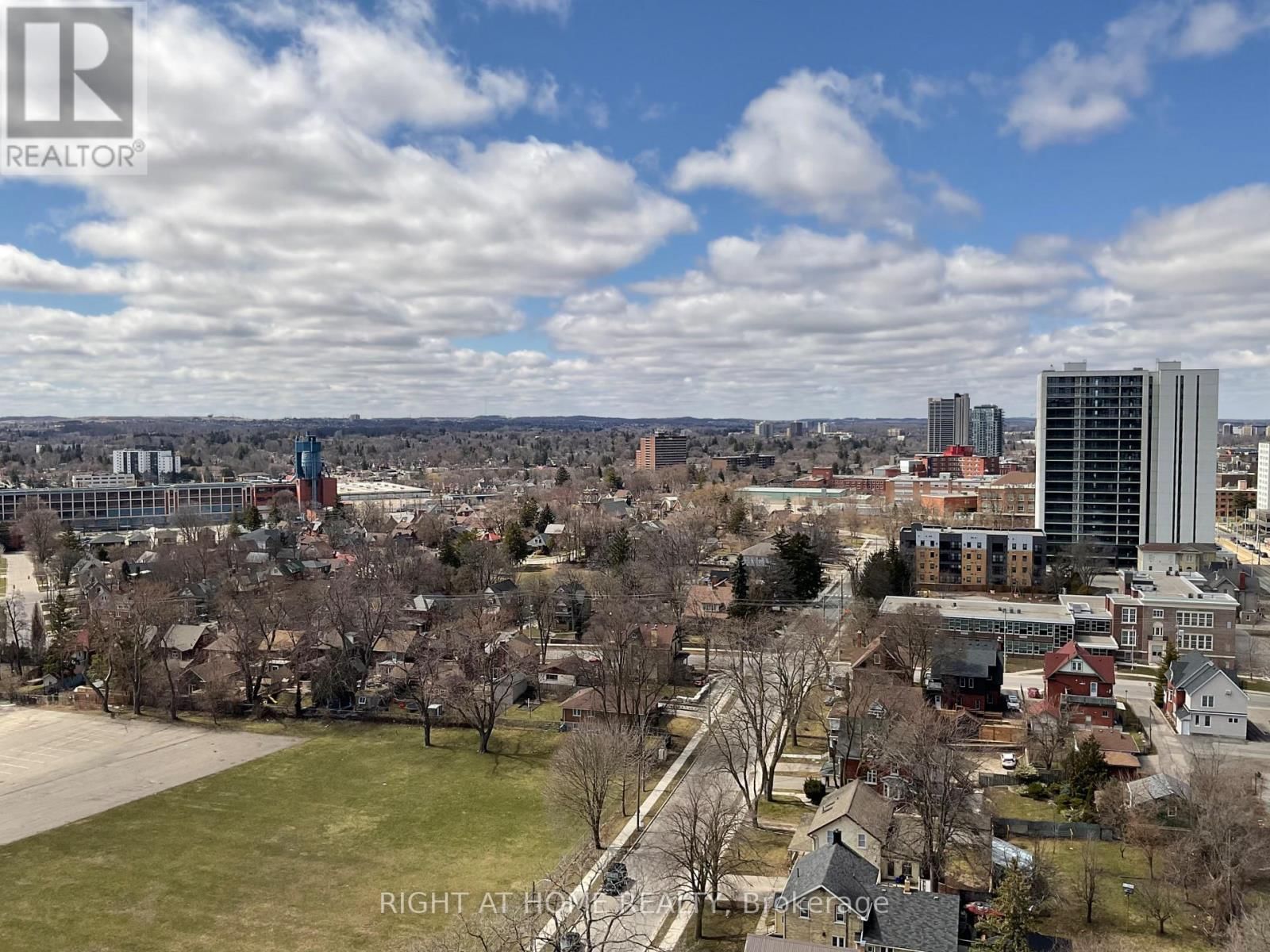 1812 - 15 WELLINGTON STREET Image 11