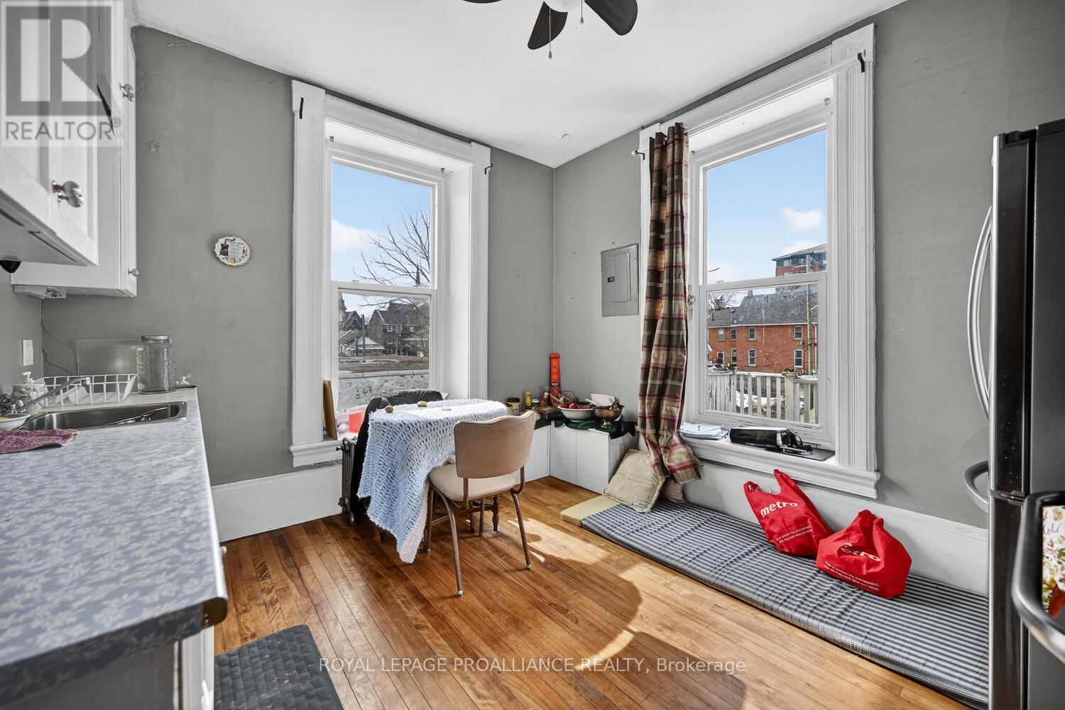 2 -42 KING STREET EAST Image 6