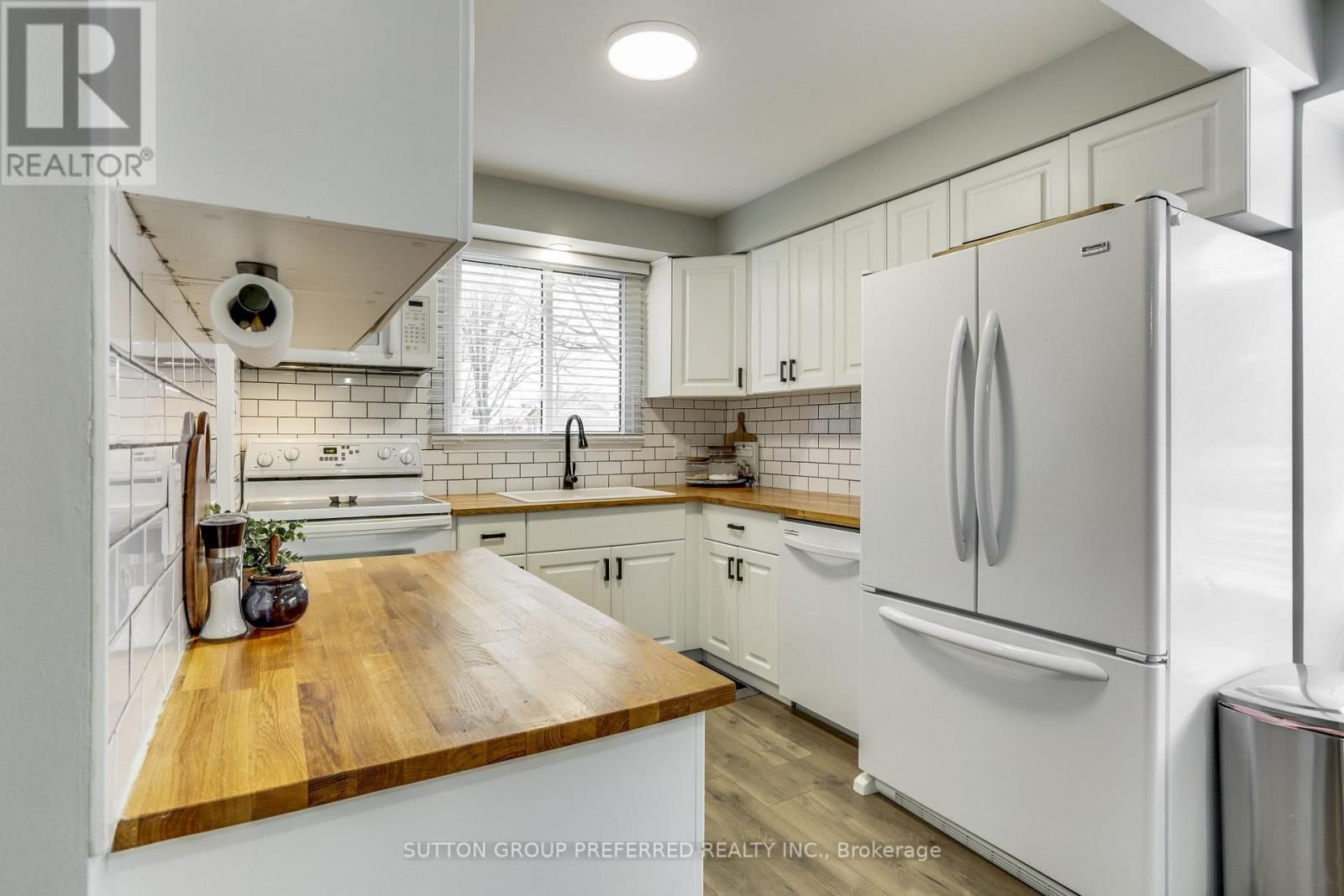 159 HARDING CRESCENT Image 11