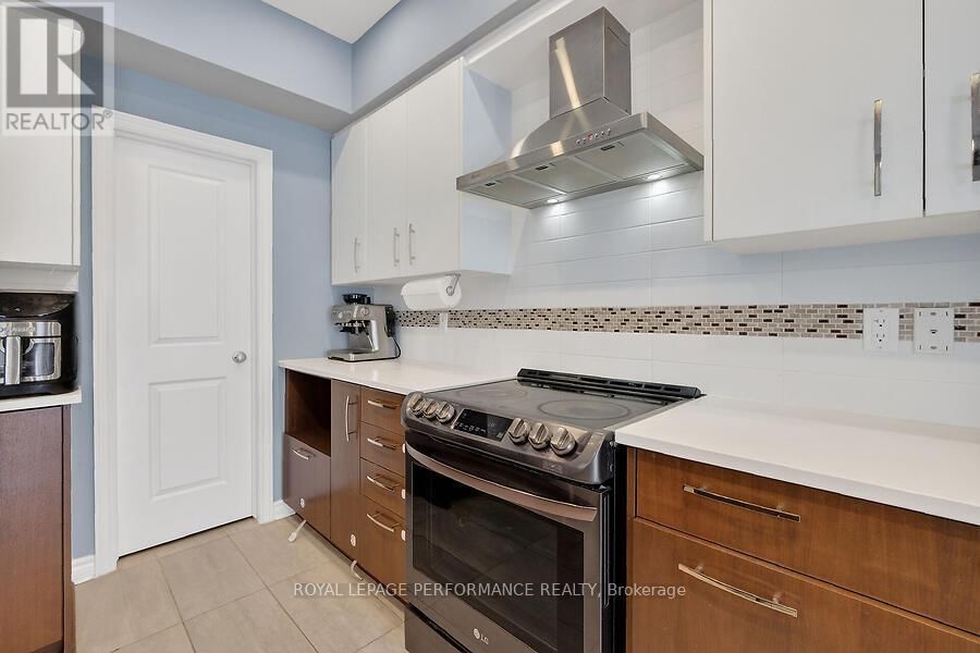 790 CAIRN CRESCENT Image 21