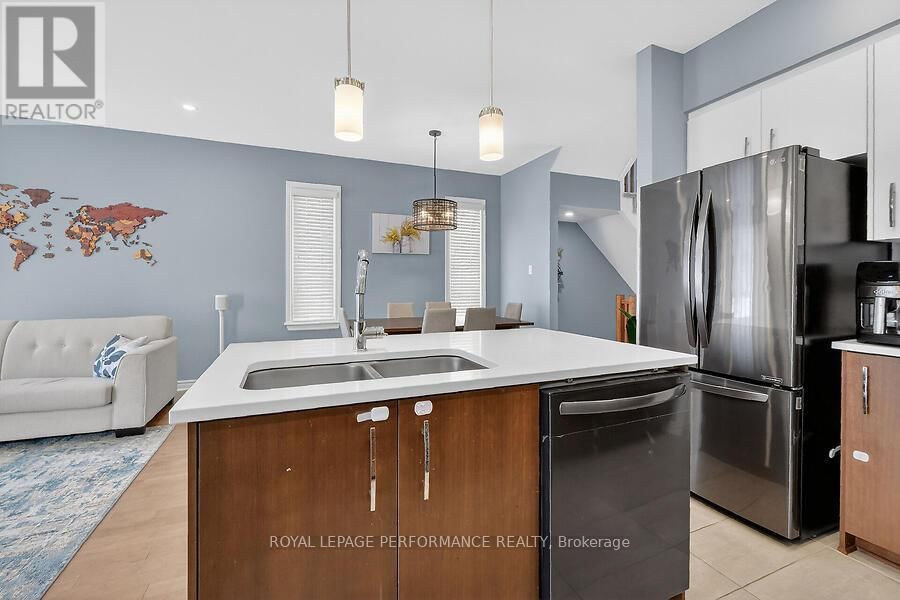 790 CAIRN CRESCENT Image 25