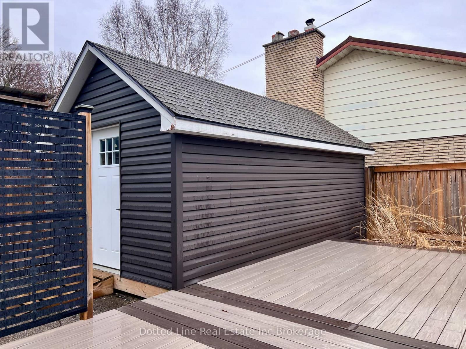 19 WOLF STREET Image 15