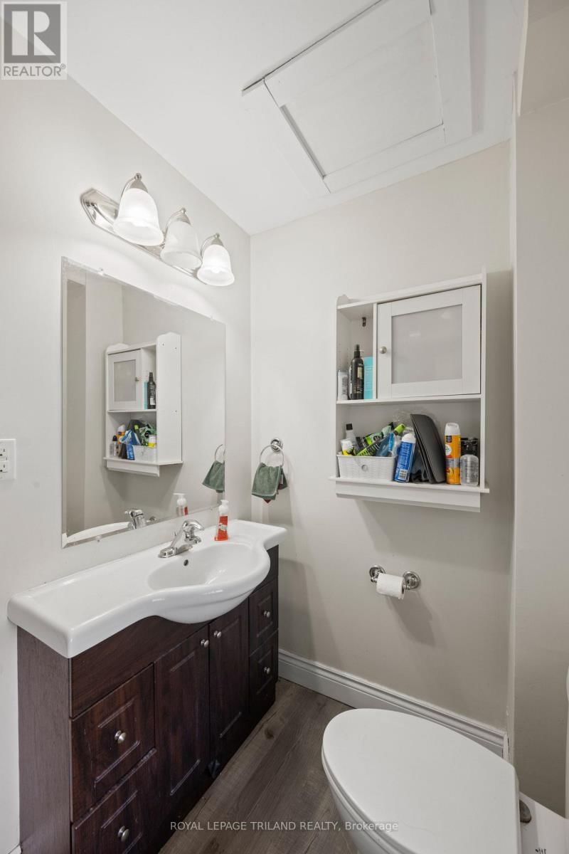 434 DUFFERIN AVENUE Image 16