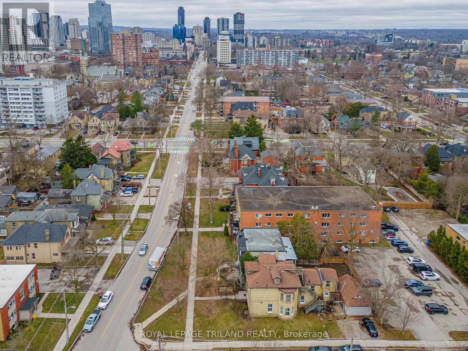 434 DUFFERIN AVENUE Image 27