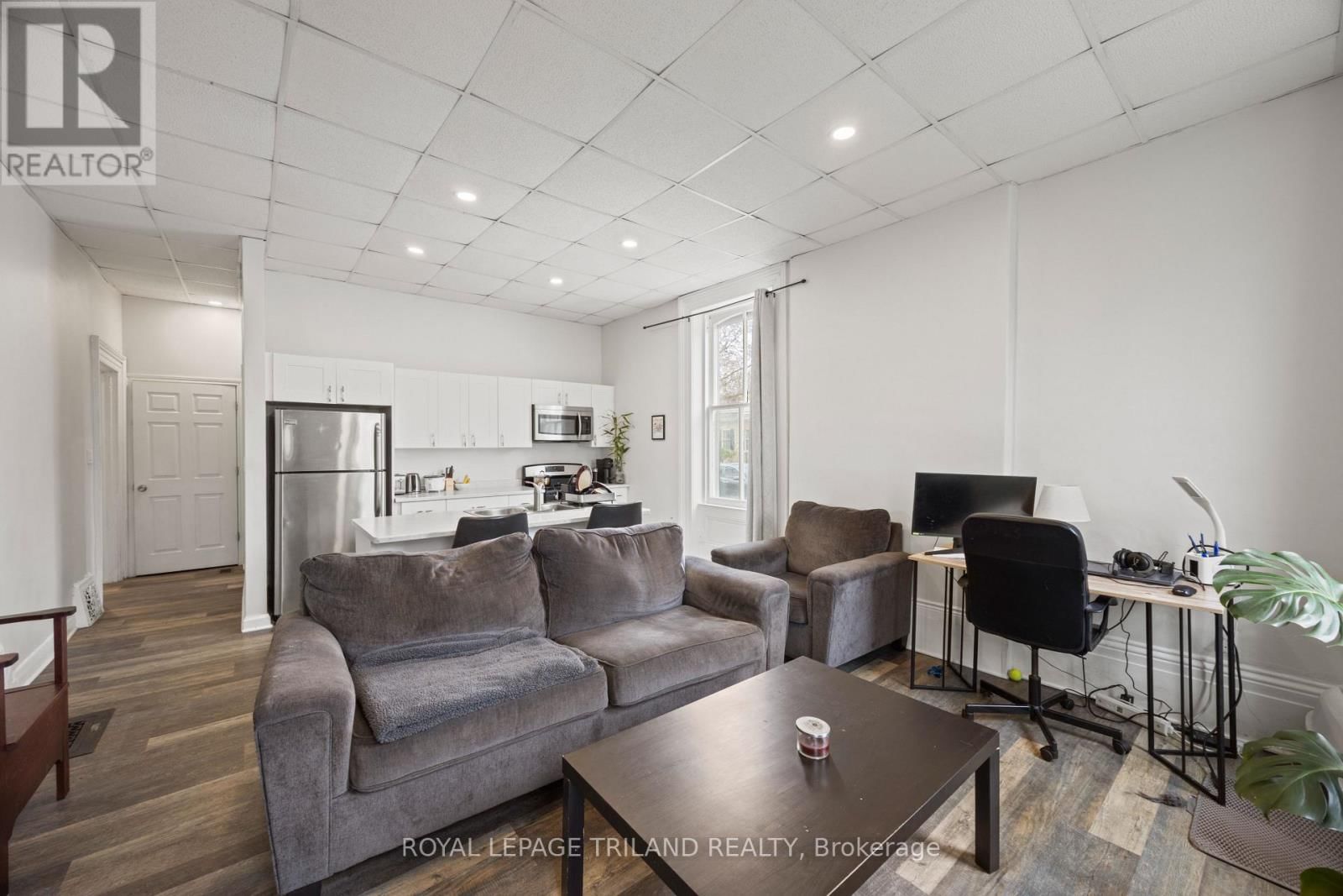 434 DUFFERIN AVENUE Image 17