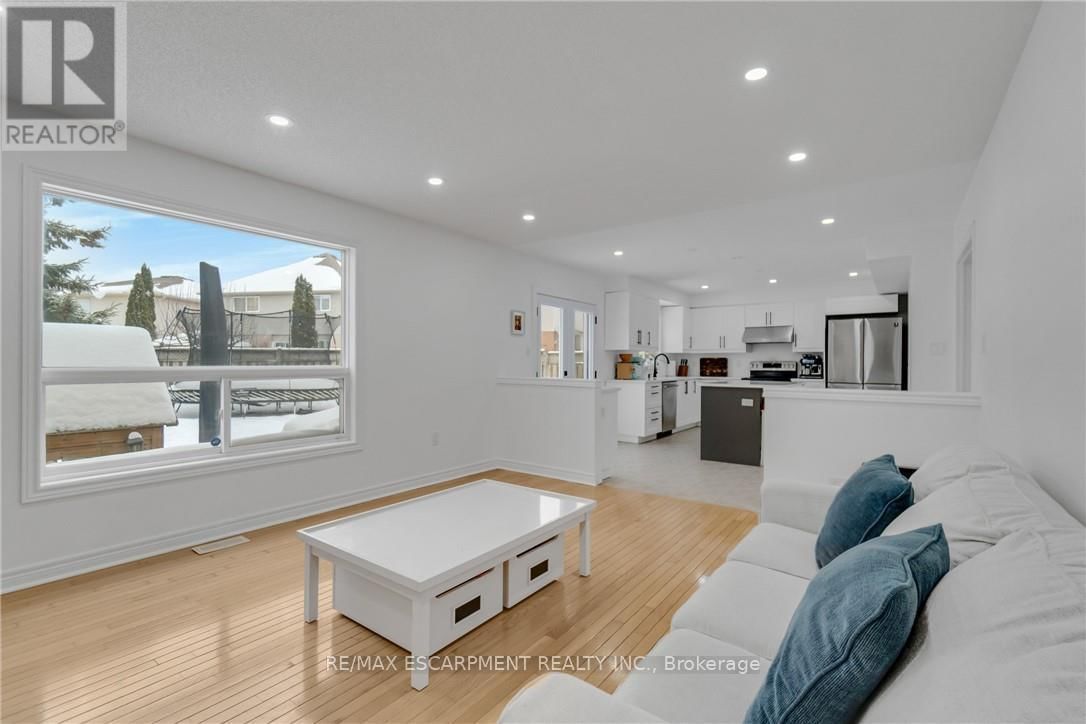 191 HAWKSWOOD TRAIL Image 24