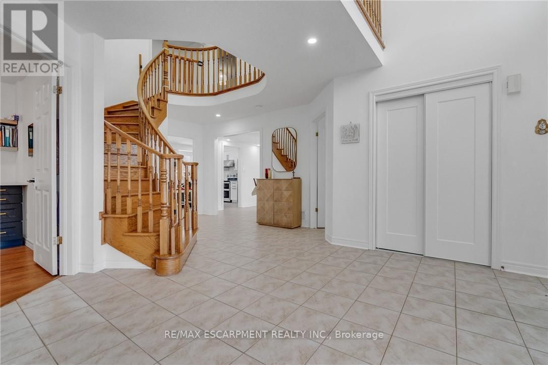 191 HAWKSWOOD TRAIL Image 9