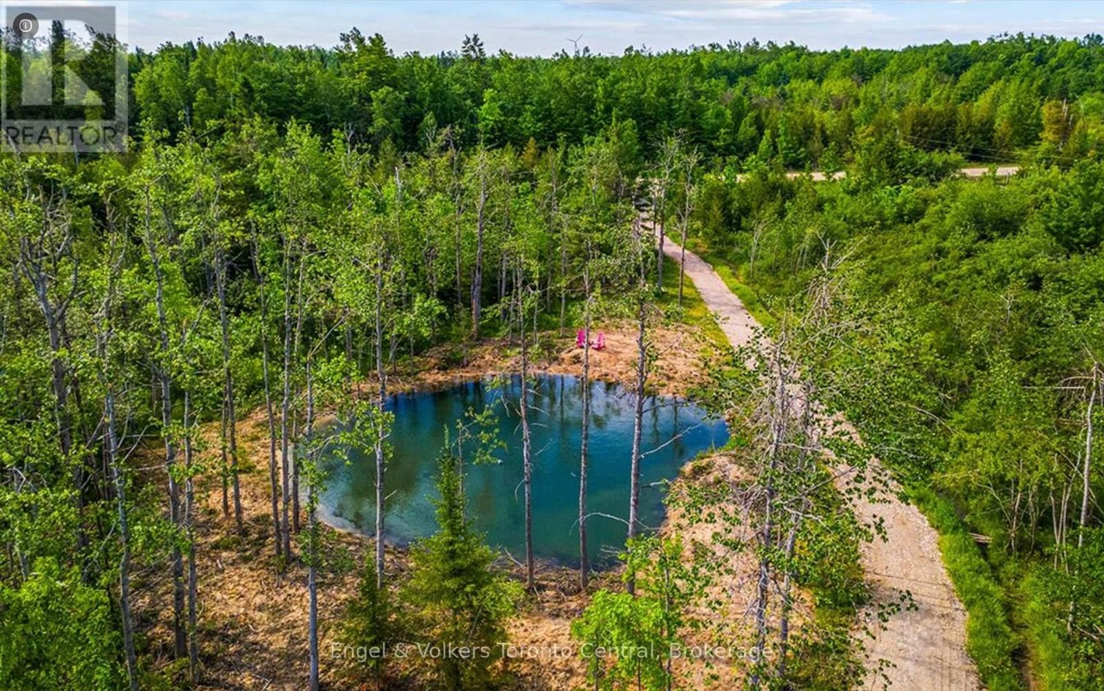 429571 8TH B CORNERS Image 1