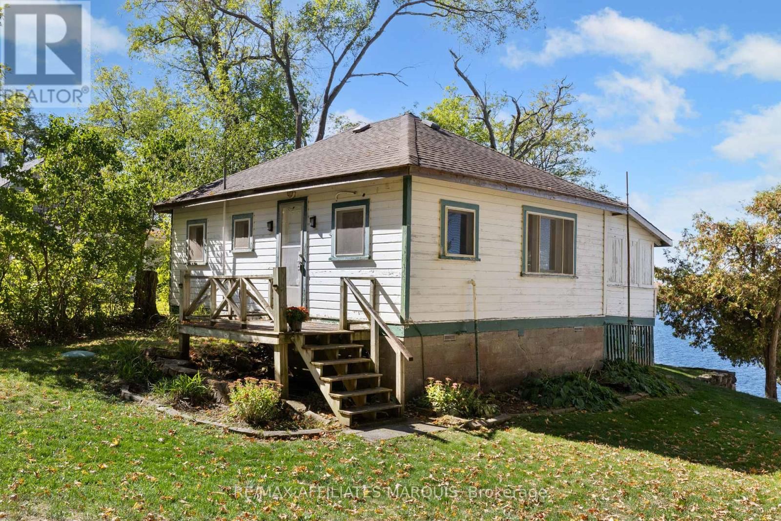 6 R9 (RIDEAU FERRY) ROAD Image 35