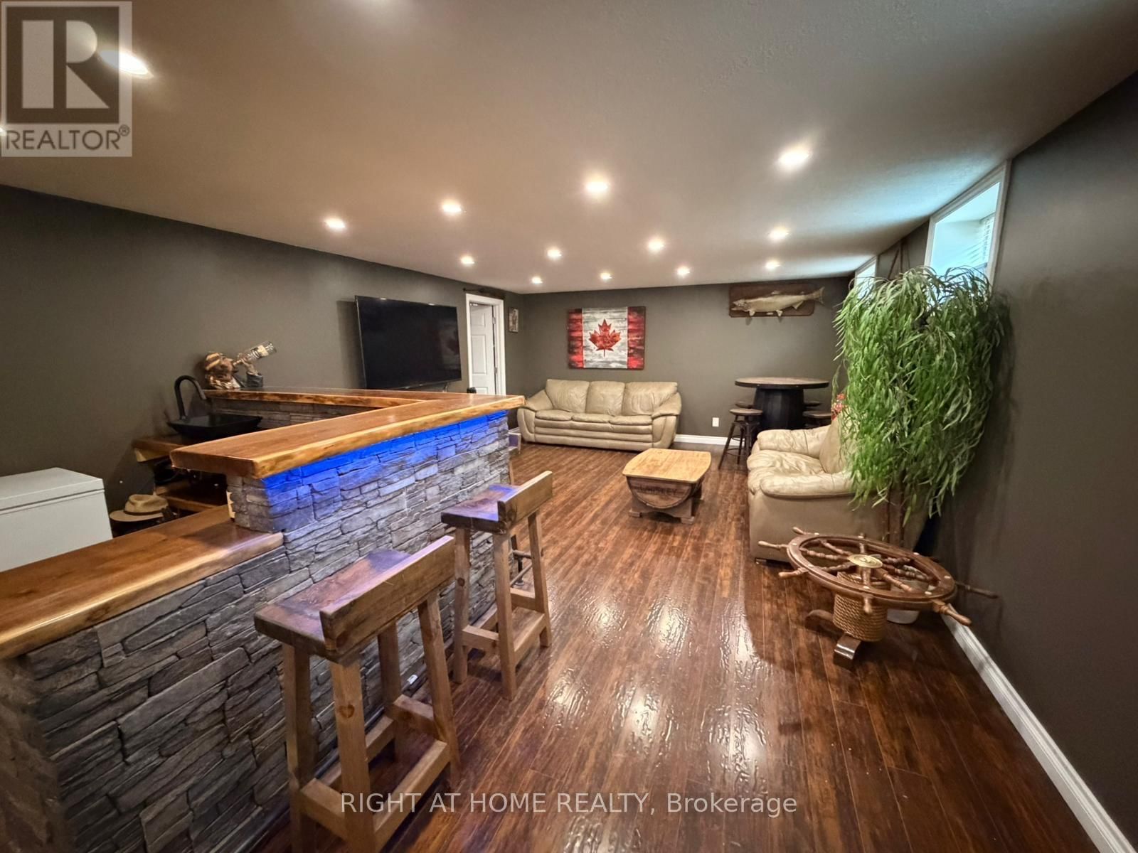 786 8TH STREET EAST Image 22