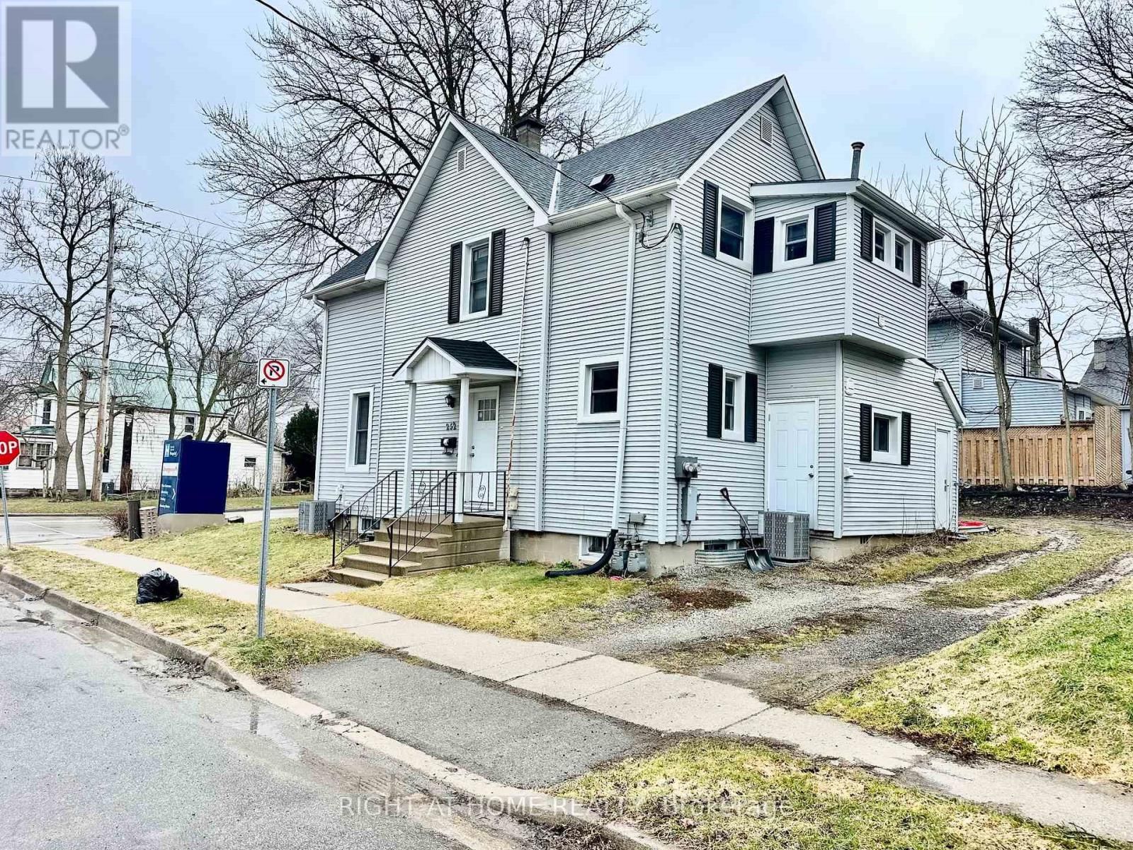 252 ROBINSON STREET Image 1