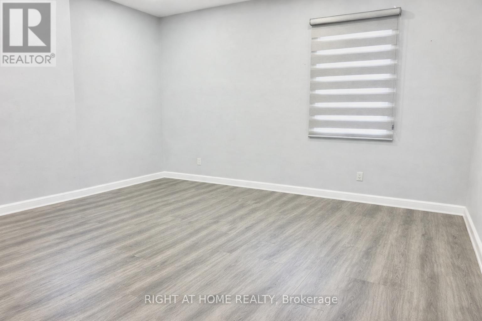 252 ROBINSON STREET Image 13