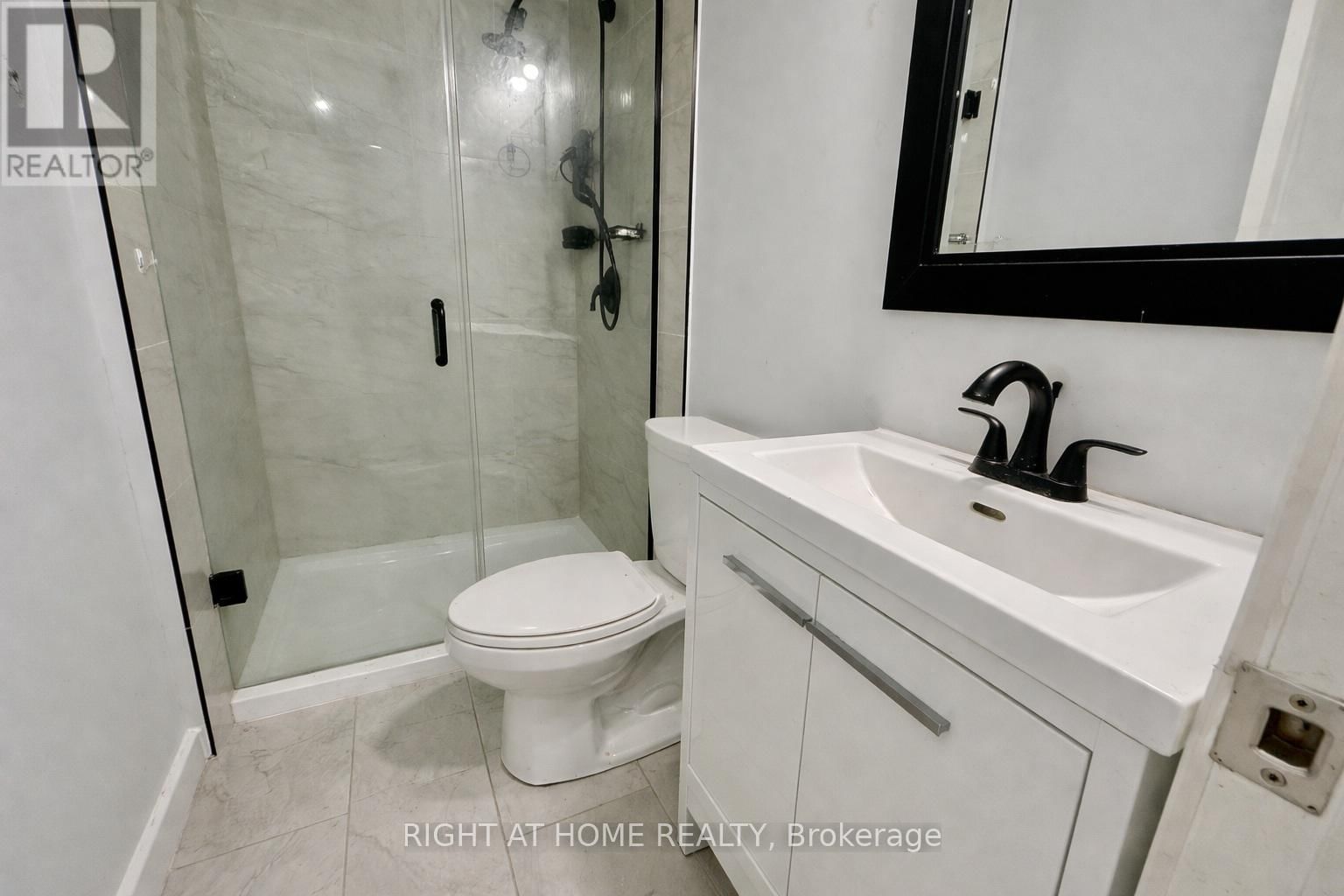 252 ROBINSON STREET Image 15