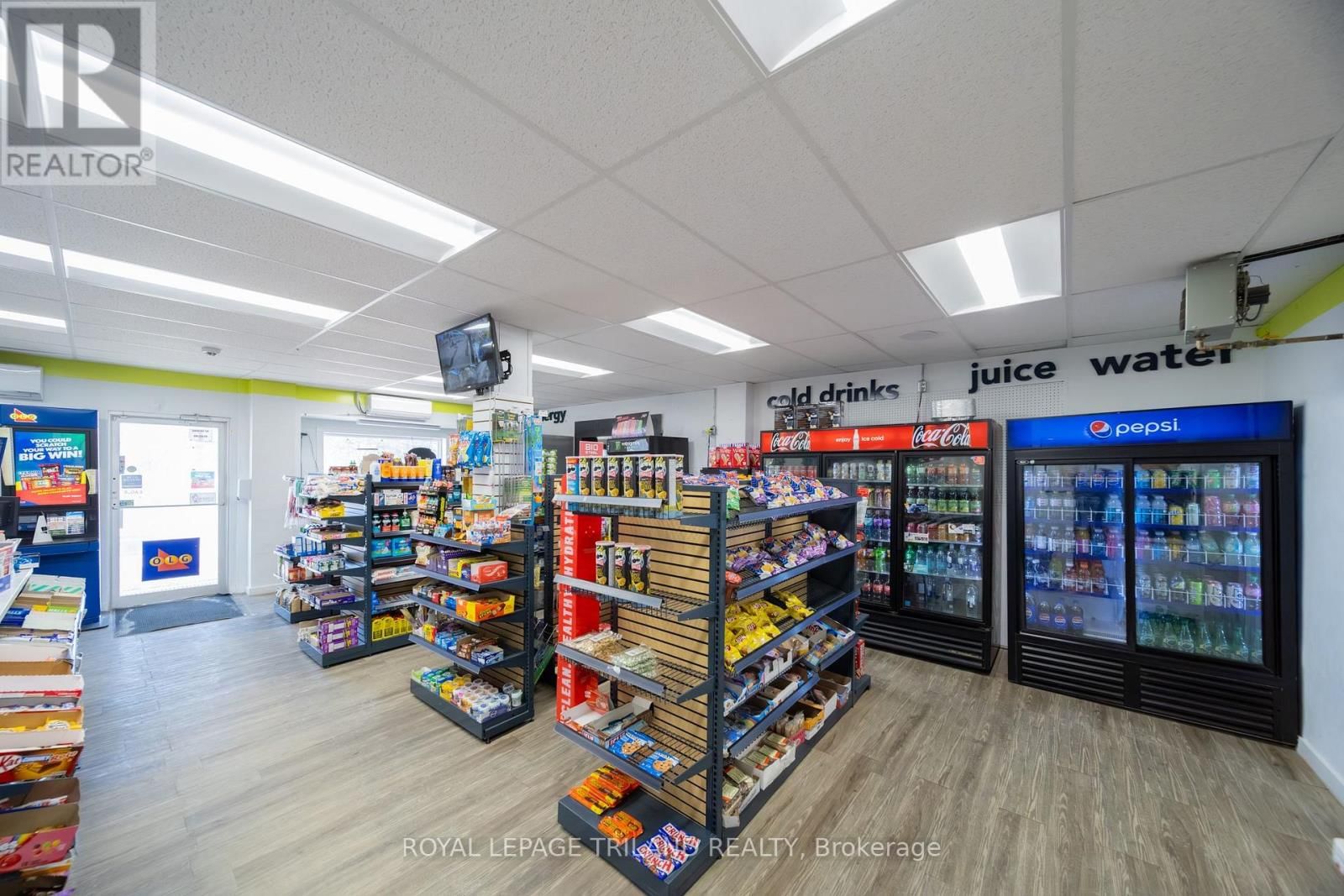 71146 BLUEWATER HIGHWAY Image 26